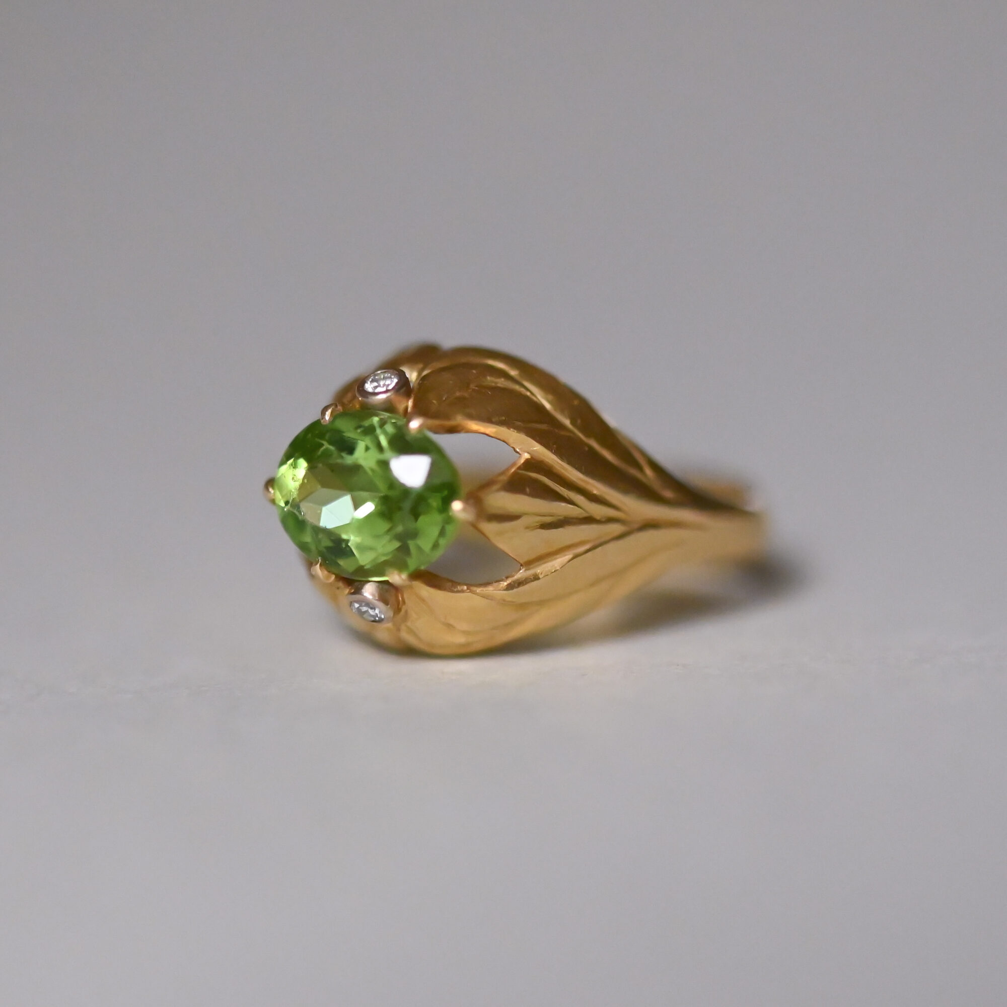 Ethereal 18ct gold peridot and diamond leaf ring - Image 3