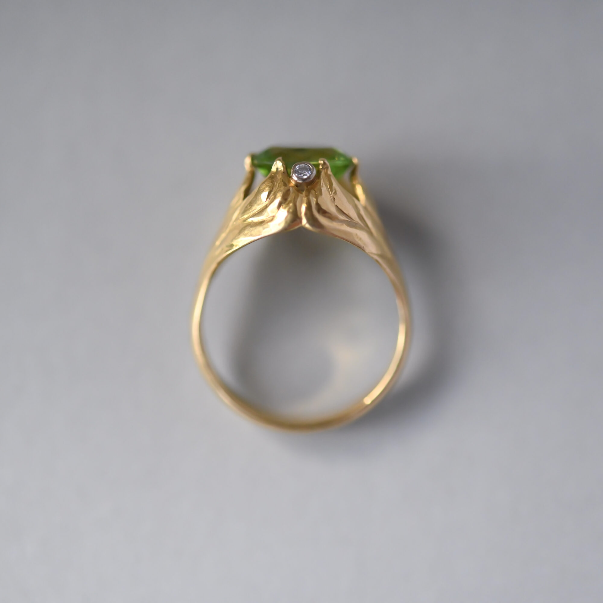 Ethereal 18ct gold peridot and diamond leaf ring - Image 4