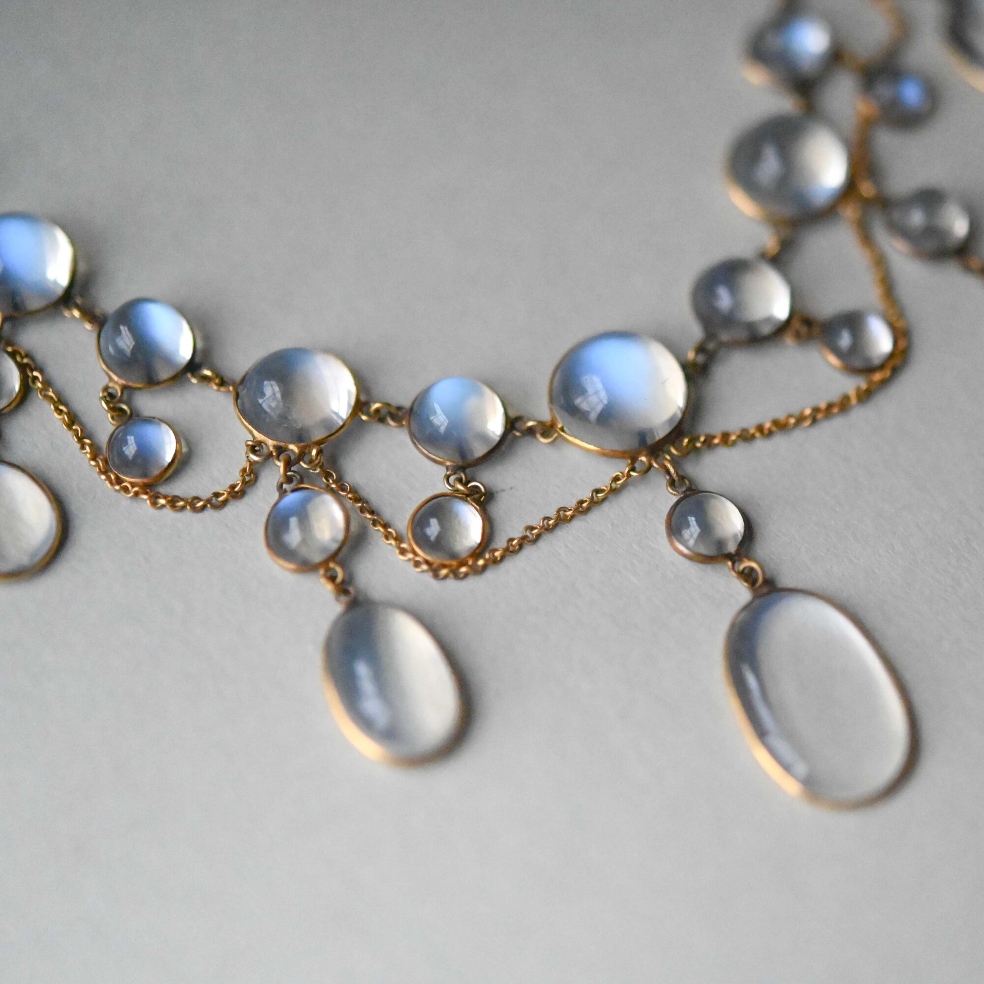 Ethereal antique Edwardian 9ct gold moonstone necklace, c.1910 - Image 3