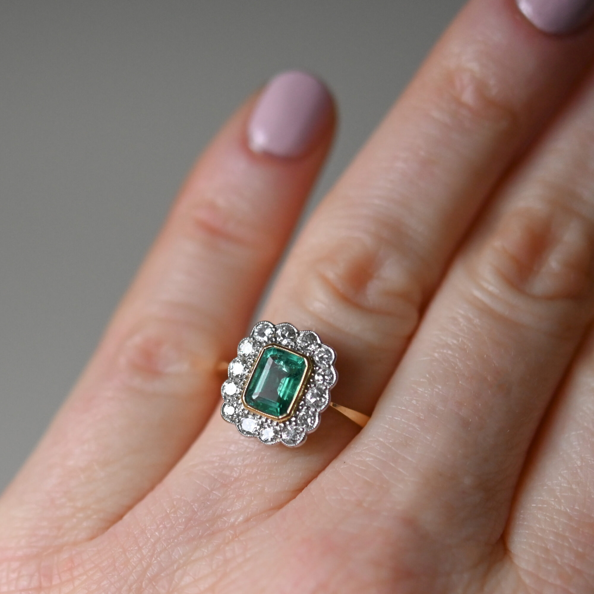 Exceptional 18ct gold emerald and diamond cluster ring - Image 3