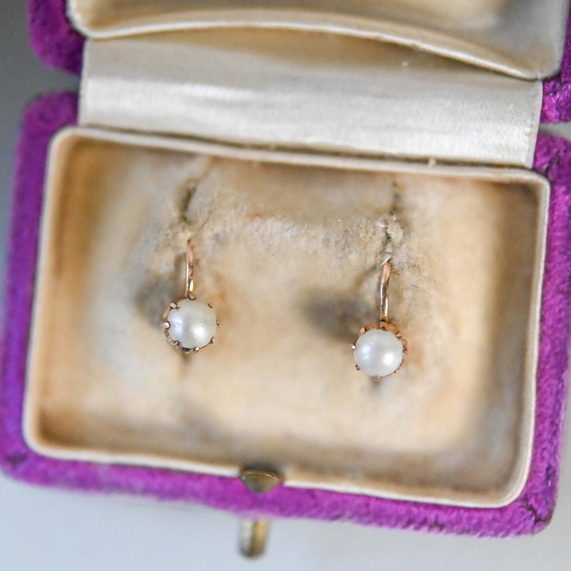 Pair of cutie antique 14ct gold half pearl earrings, c.1920s - Image 2