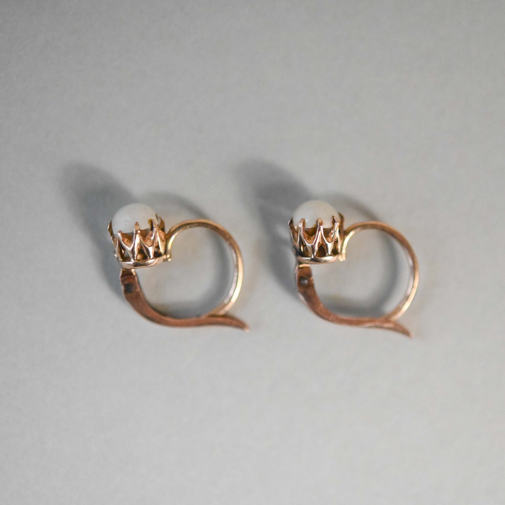 Pair of cutie antique 14ct gold half pearl earrings, c.1920s - Image 3