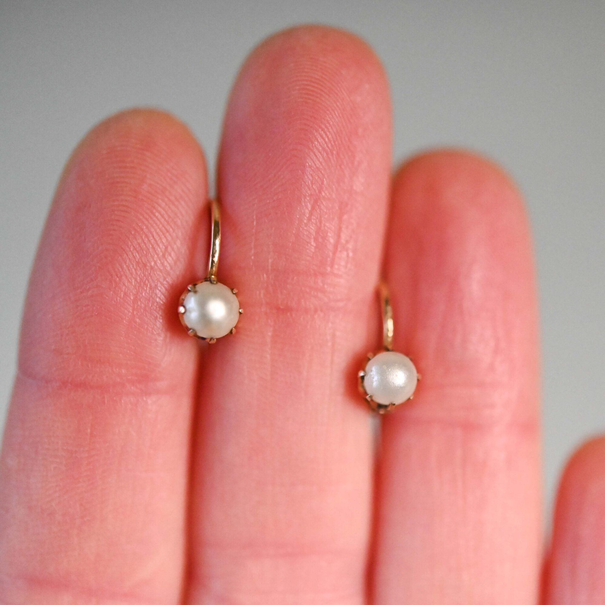 Pair of cutie antique 14ct gold half pearl earrings, c.1920s - Image 4