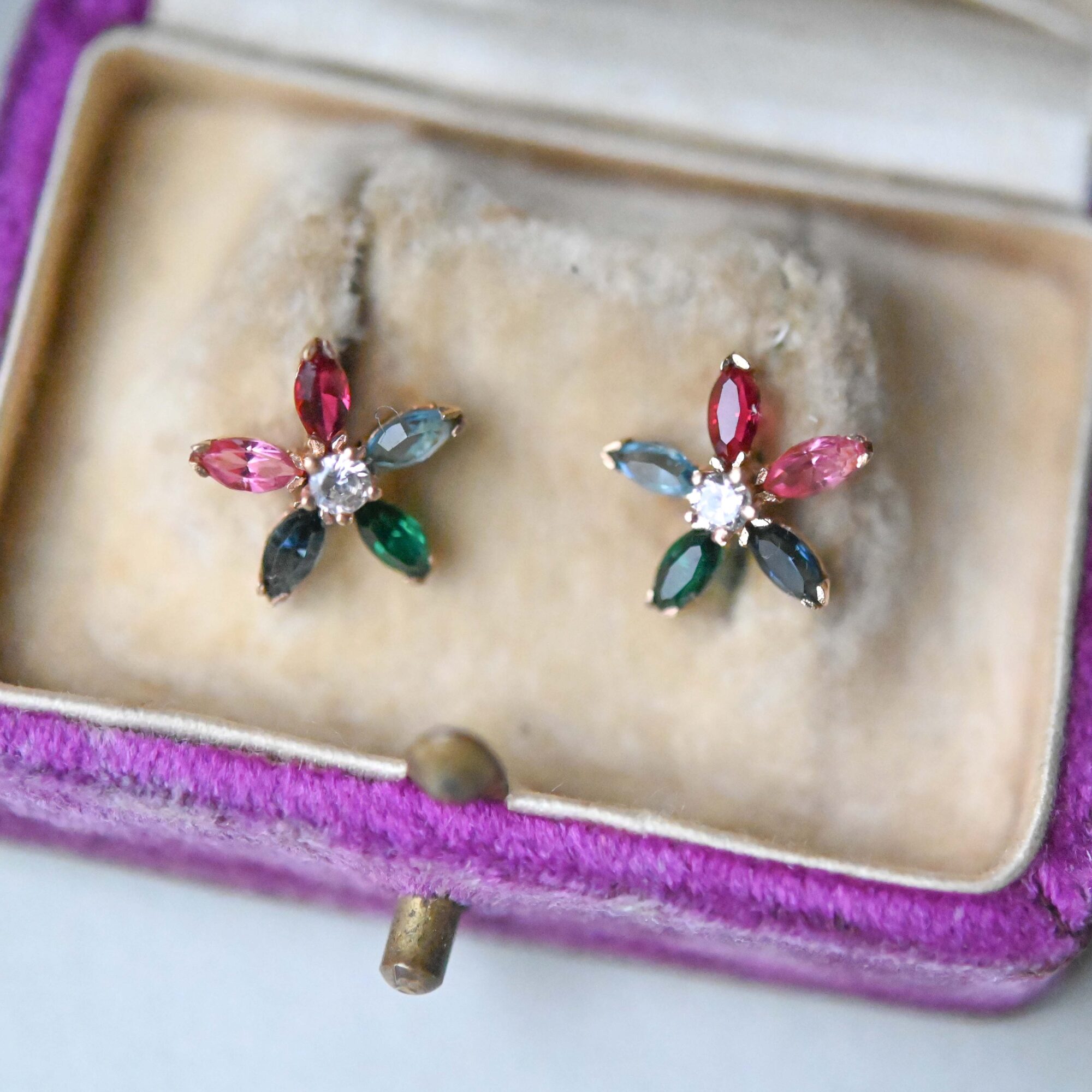 Pair of aesthetic 9ct gold colourful paste flower earrings - Image 2