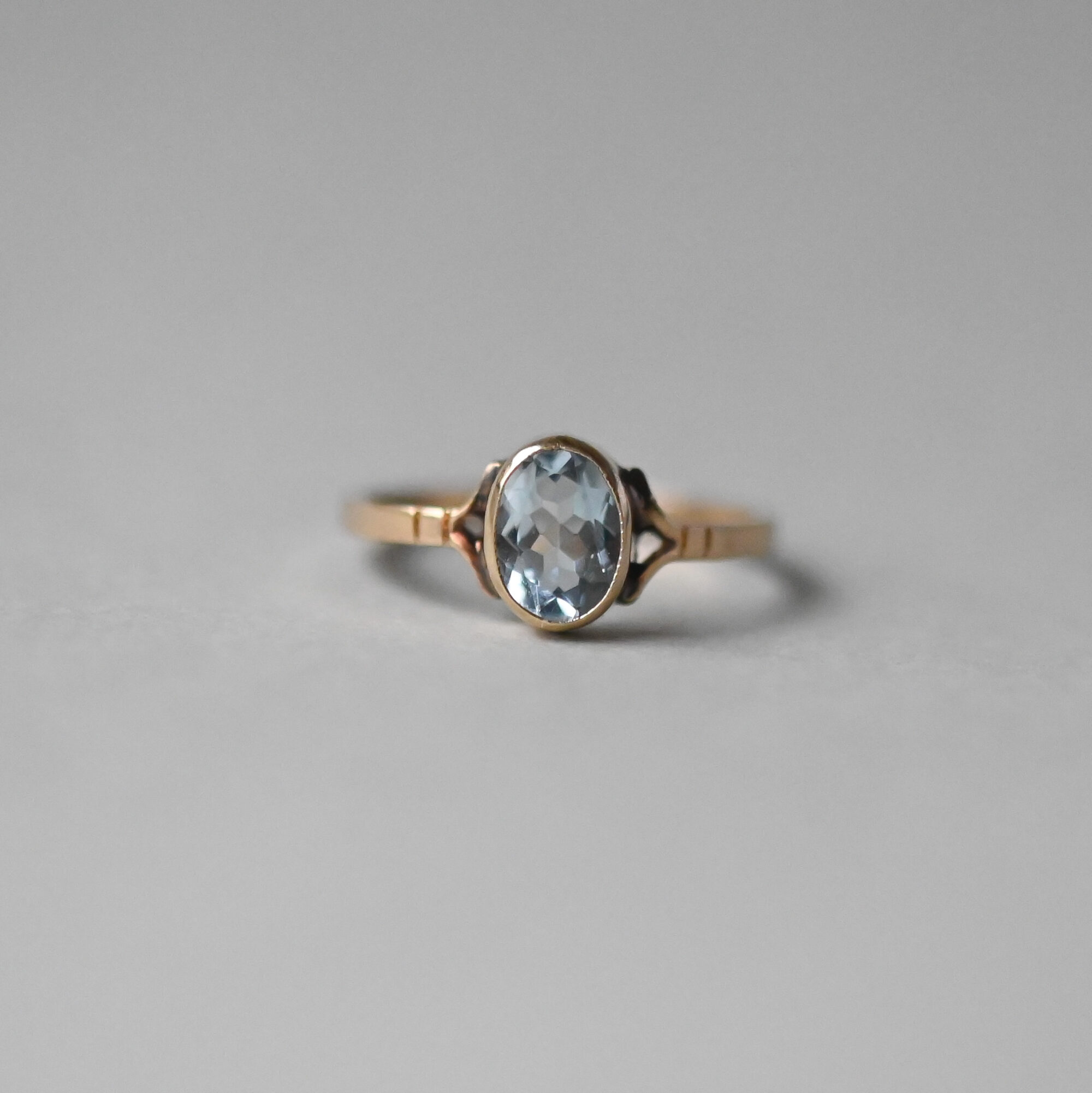 Vintage 9ct gold aquamarine solitaire ring