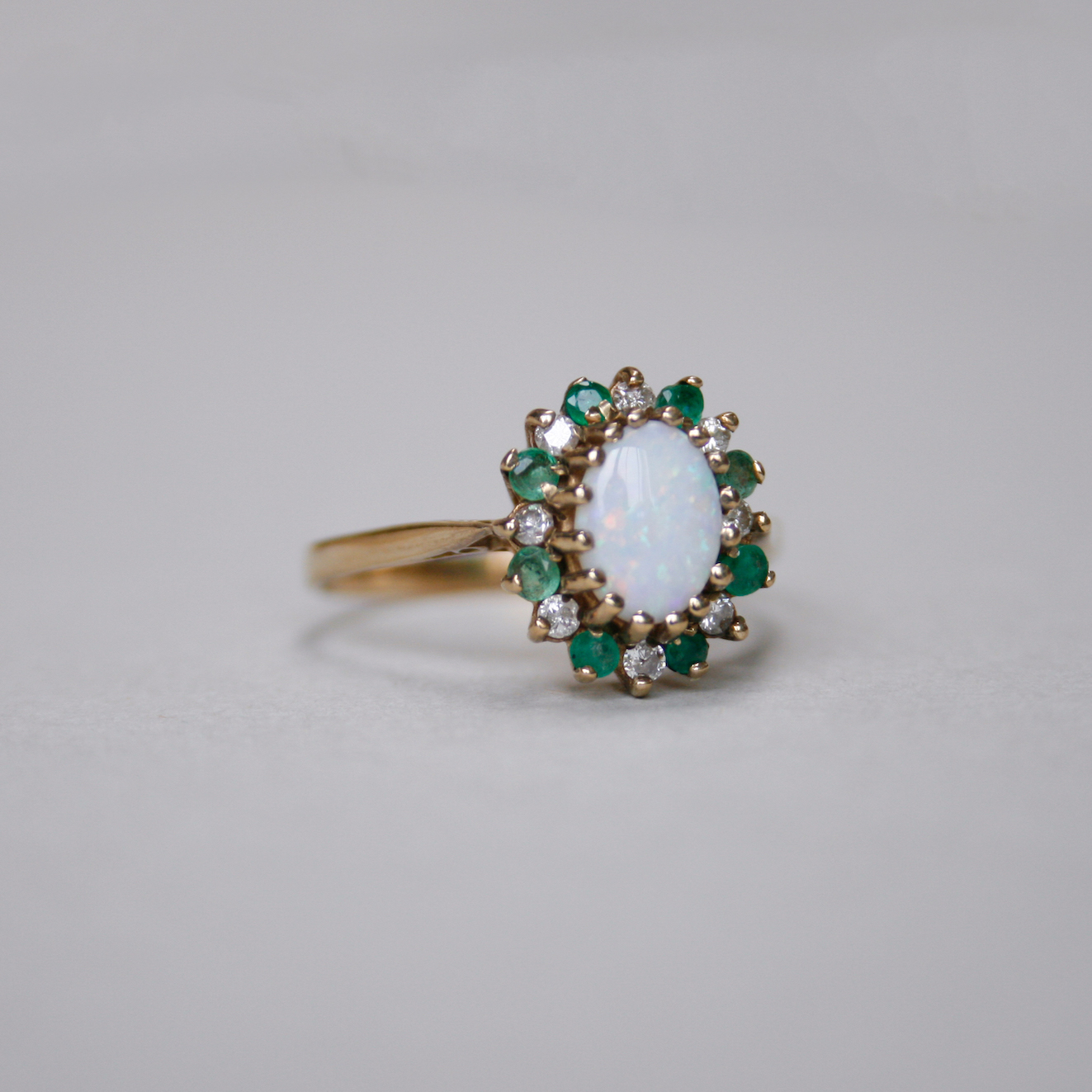 Vintage 9ct gold opal, emerald and mini diamond cluster ring - Image 2