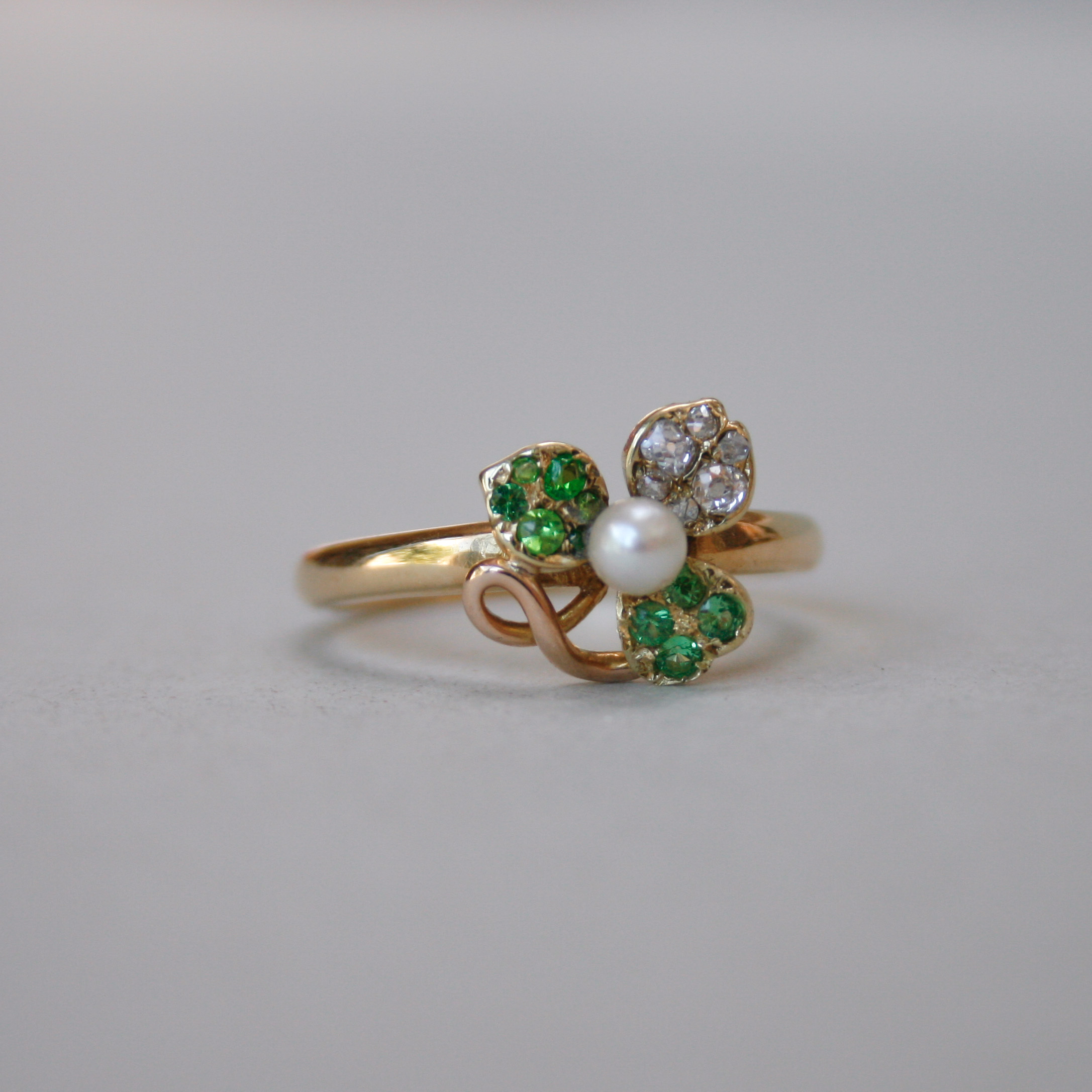 Antique late Victorian 18ct gold demantoid garnet, pearl and diamond shamrock ring - Image 2