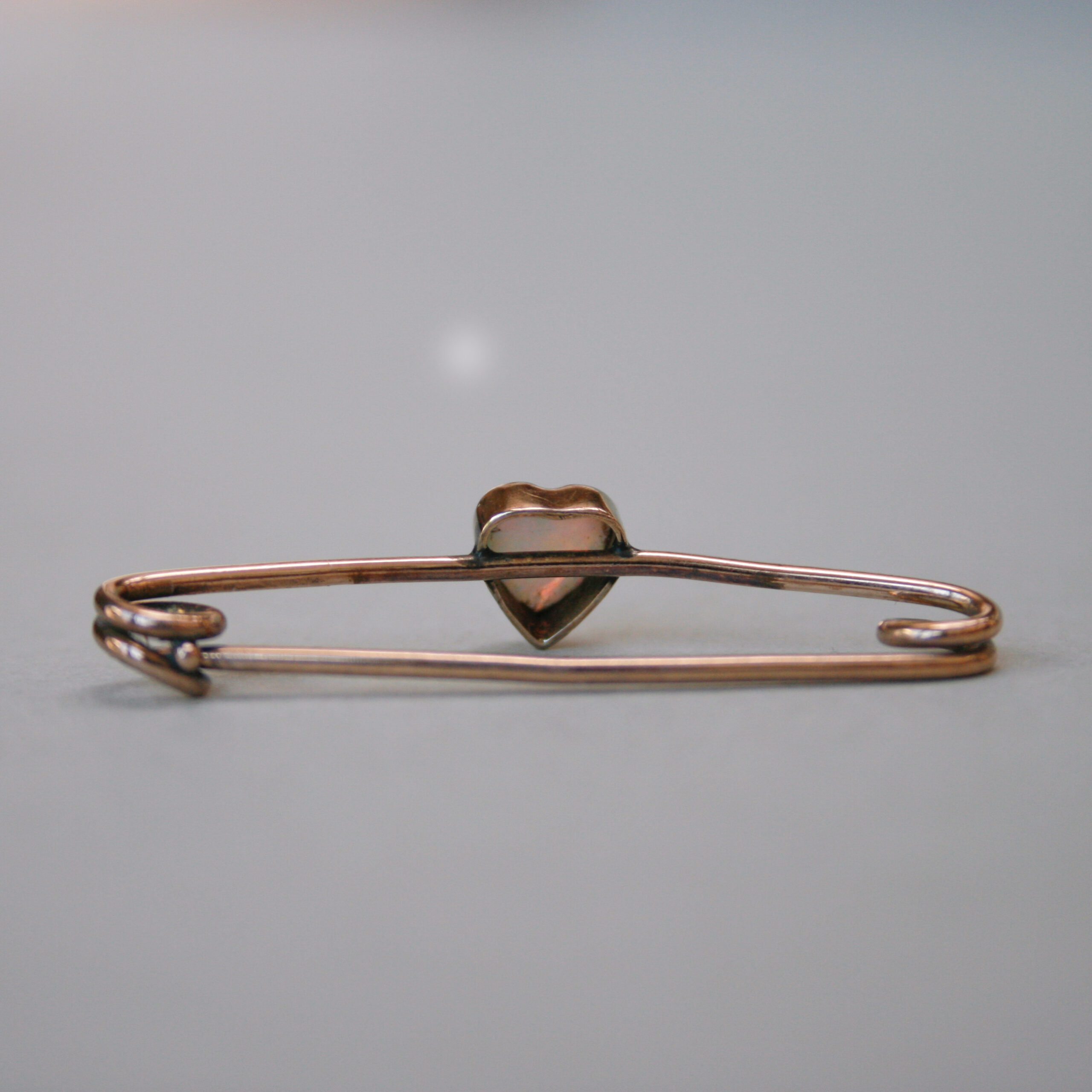 Antique Edwardian 9ct gold heart shape opal bar brooch - Image 4
