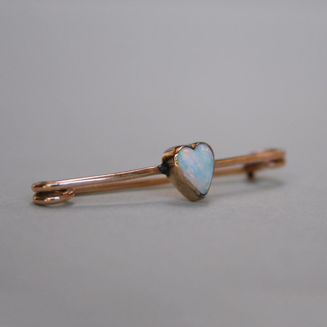 Antique Edwardian 9ct gold heart shape opal bar brooch - Image 3