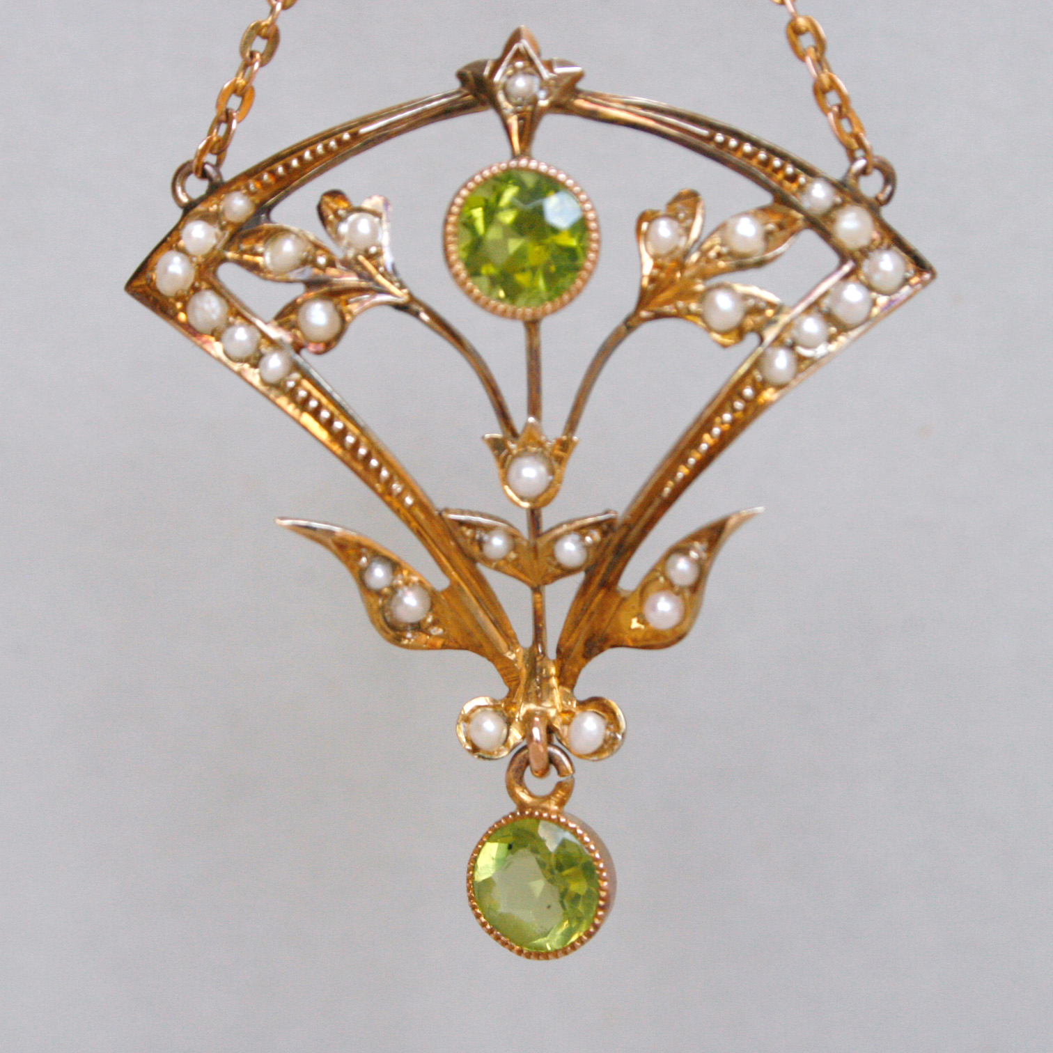 Antique Edwardian 9ct gold peridot and pearl lavalier necklace c.1910 - Image 3