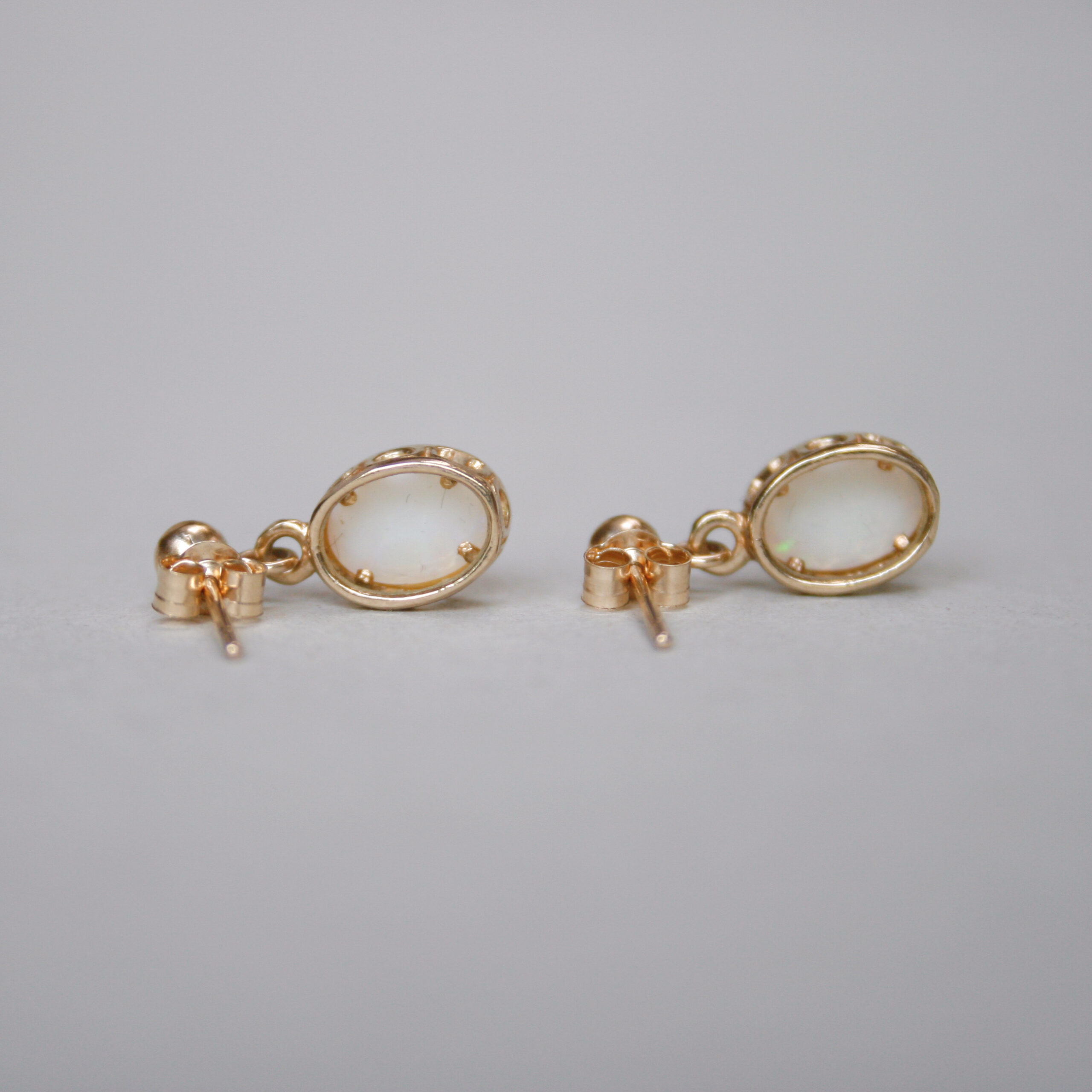 Classic pair of 9ct gold opal drop earrings - Image 3