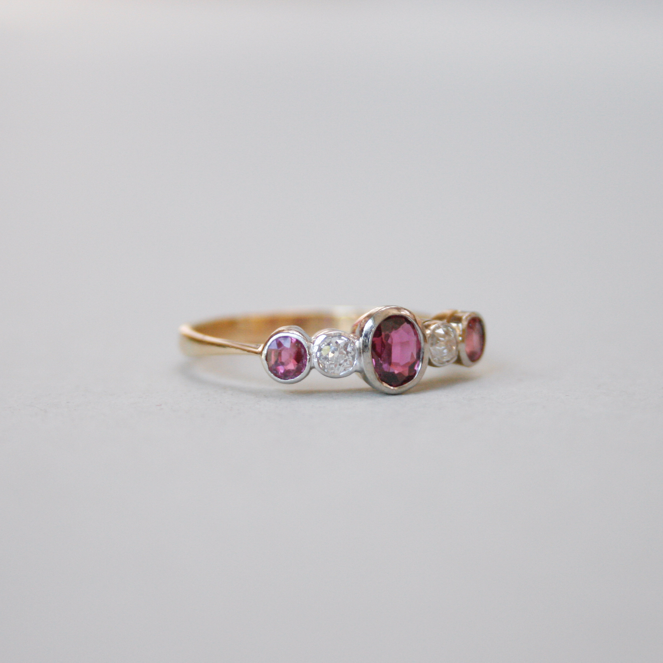 Edwardian 18ct gold ruby and diamond five stone ring, c.1910 - Image 3