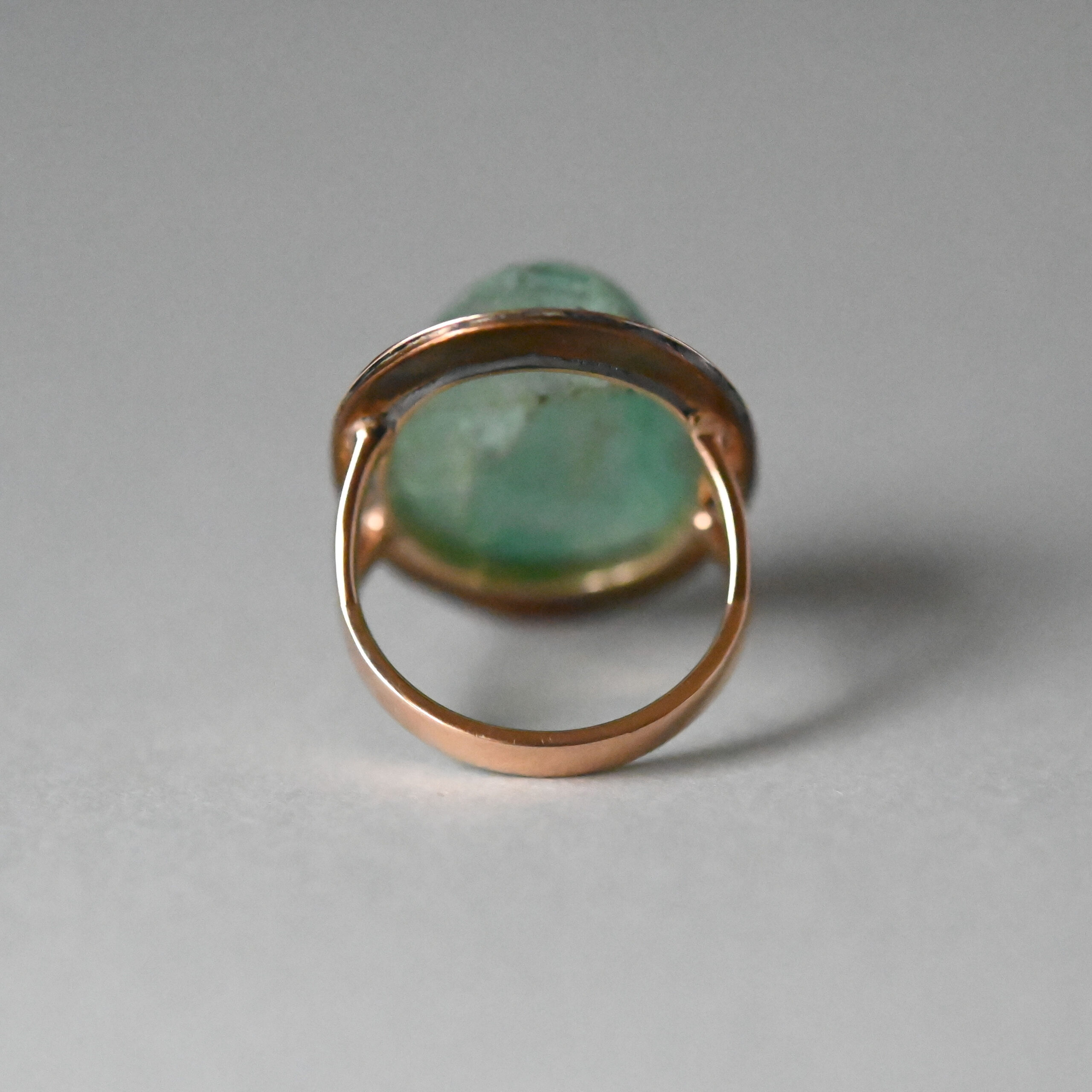 Bespoke 18ct gold emerald cabochon ring, 29.58 carats - Image 5