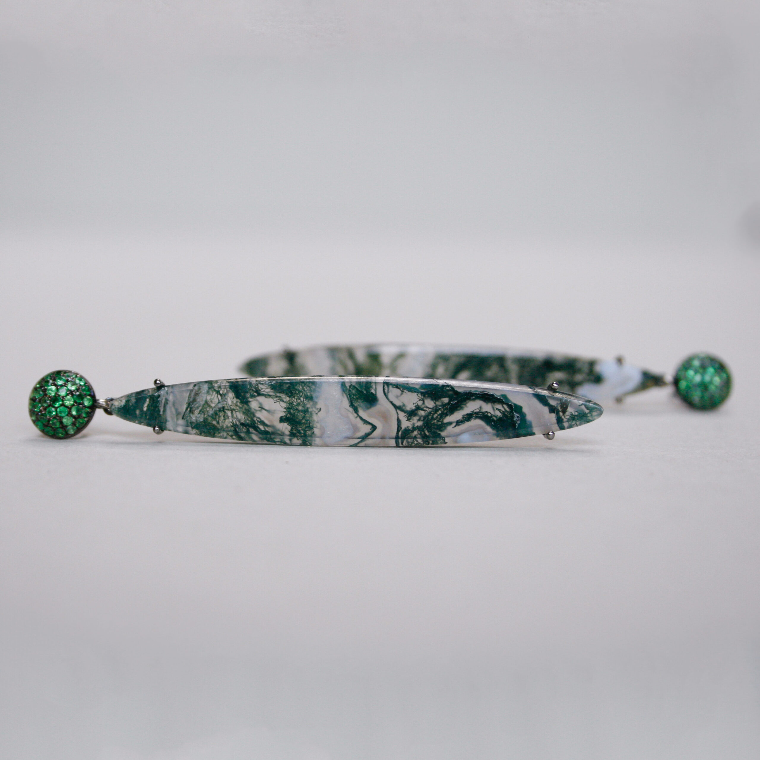 Contemporary pair of moss agate and green garnet 18ct black gold earrings - Image 5