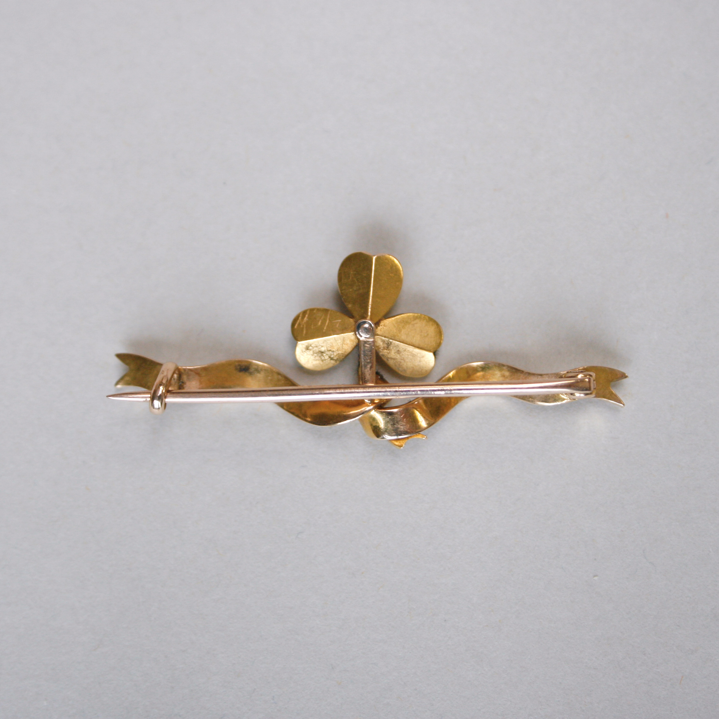 Victorian 15ct gold old cut diamond shamrock bar brooch - Image 3