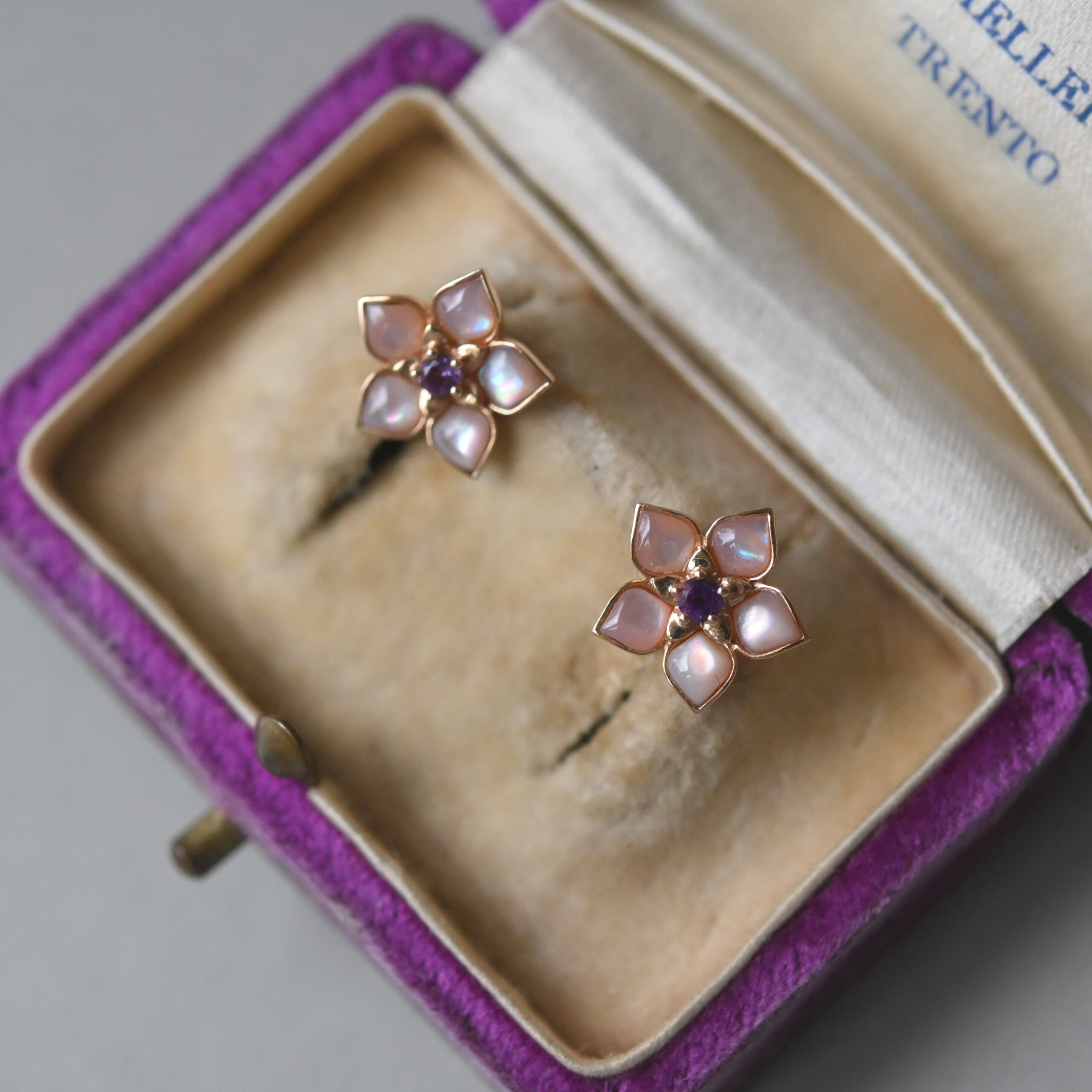 Aesthetic pair of 18ct gold mother of pearl and amethyst floral earrings - Image 2