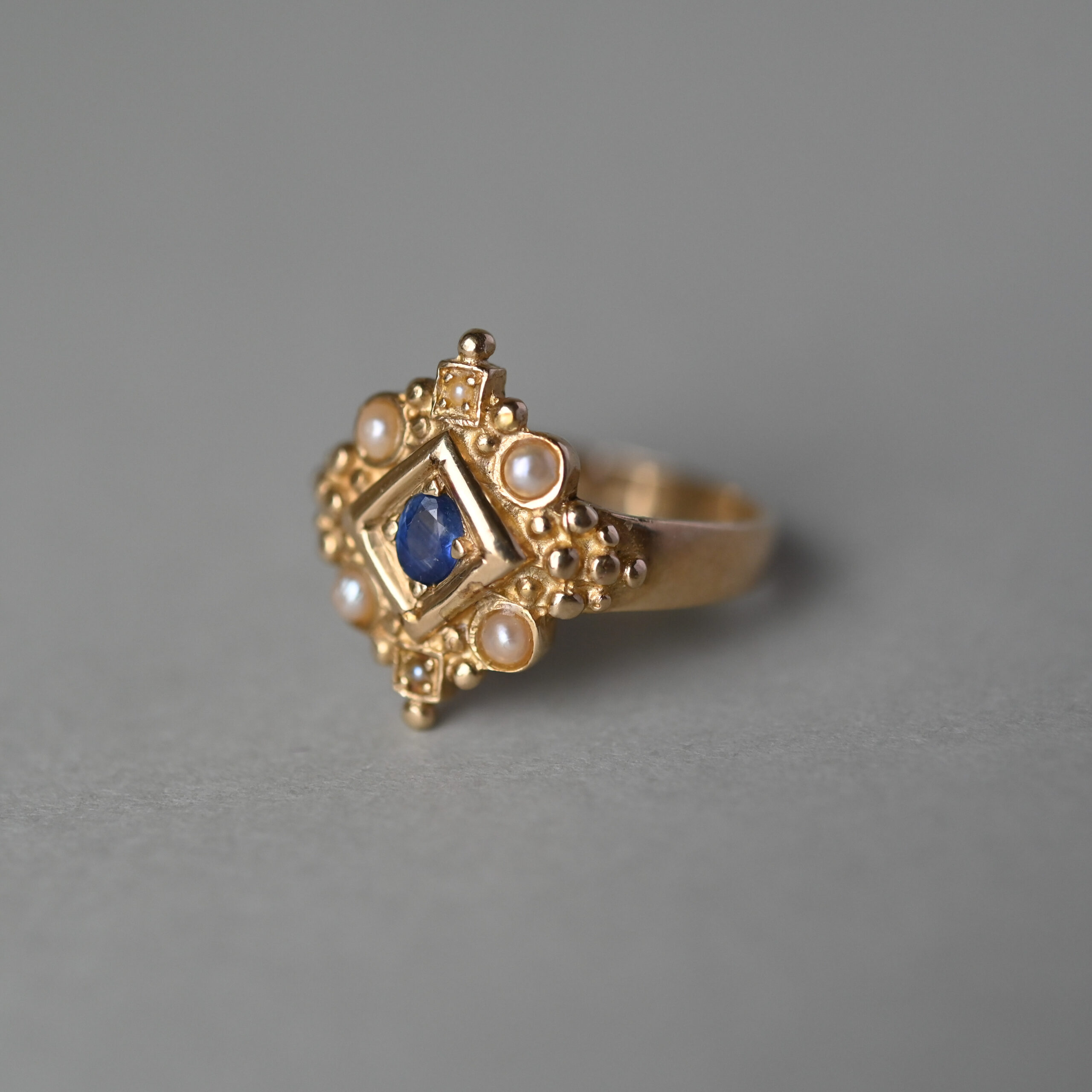 Contemporary Byzantine design 9ct gold sapphire and pearl ring - Image 2