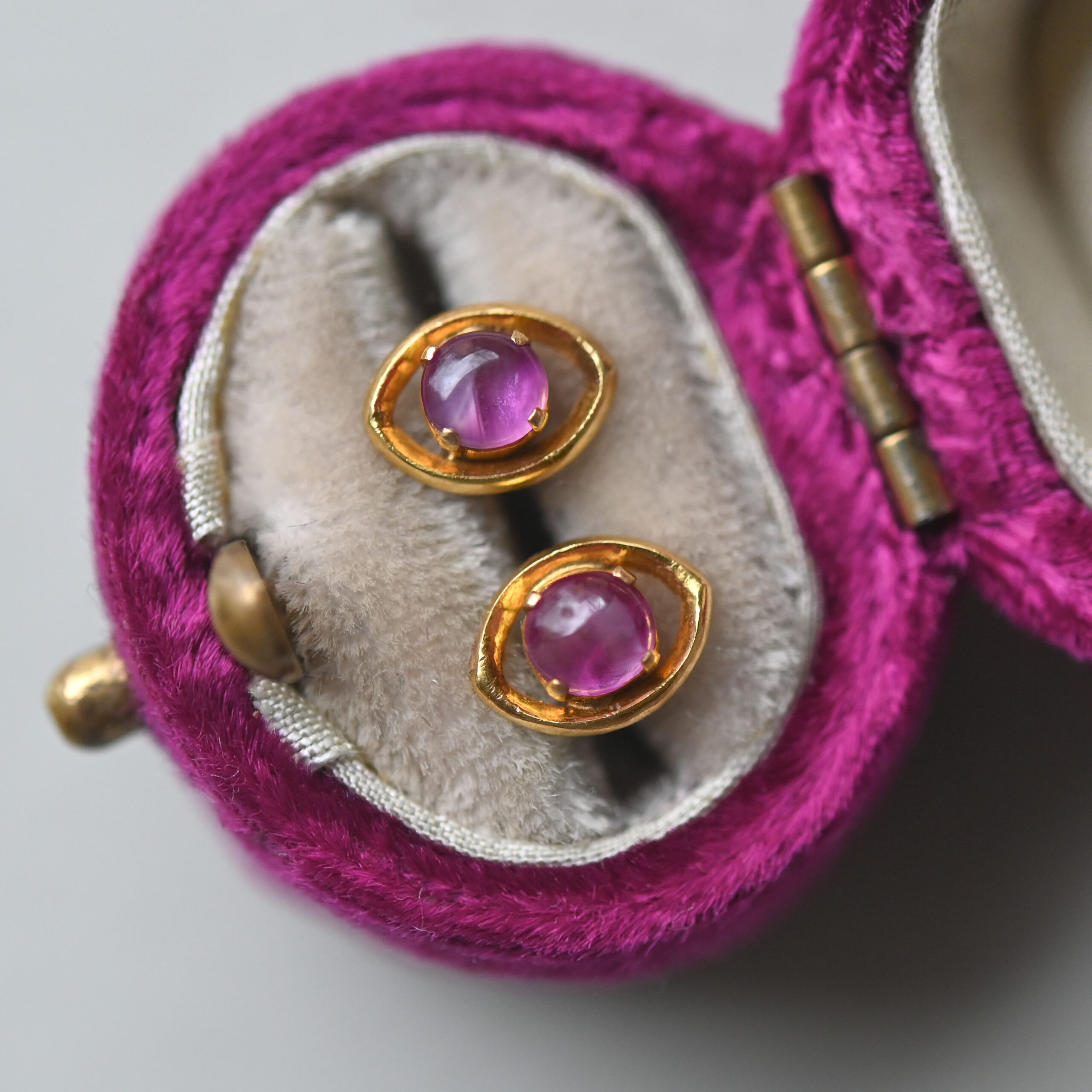 Contemporary pair of 18ct gold ruby cabochon earrings - Image 2