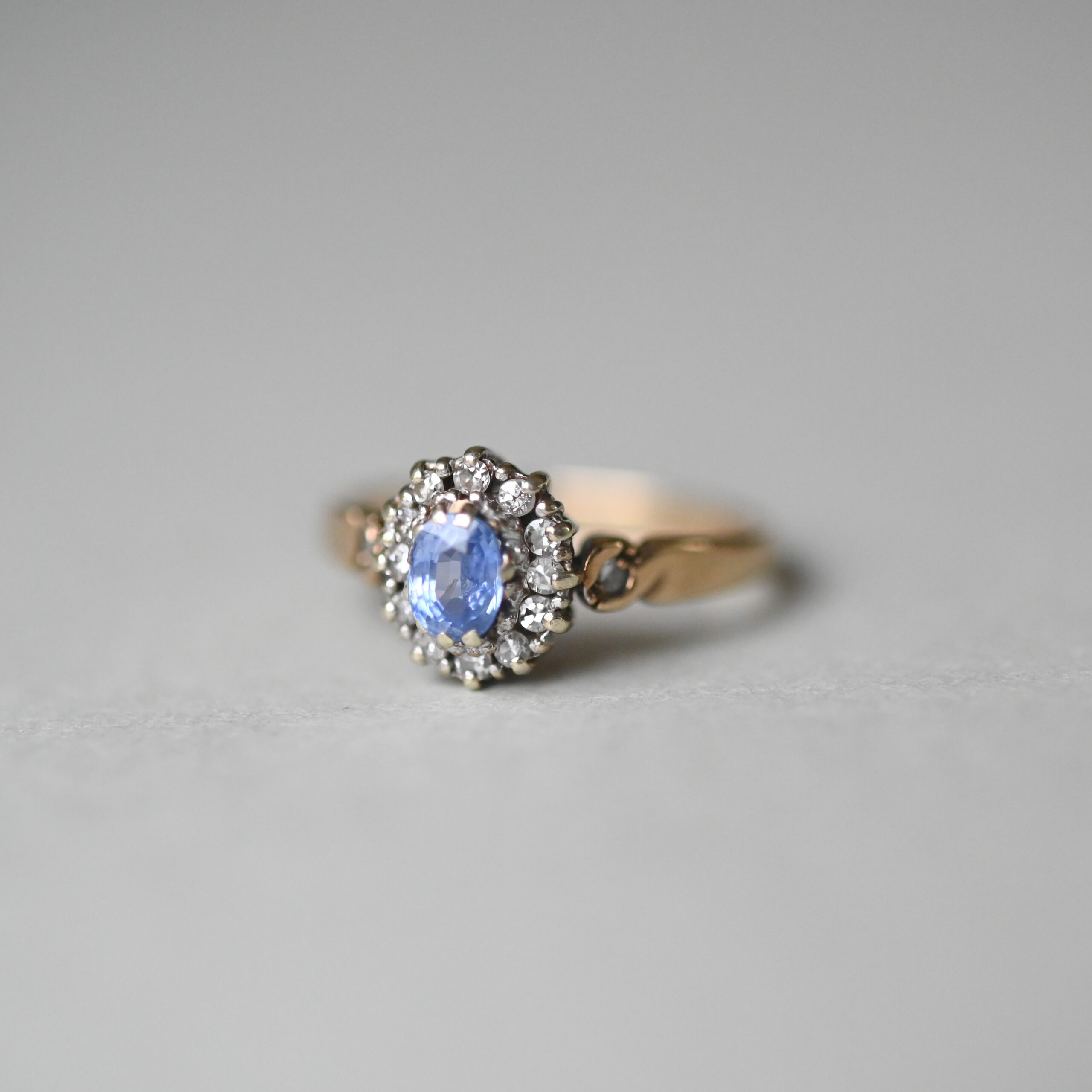 Cutie 9ct gold cornflower sapphire diamond cluster ring - Image 2