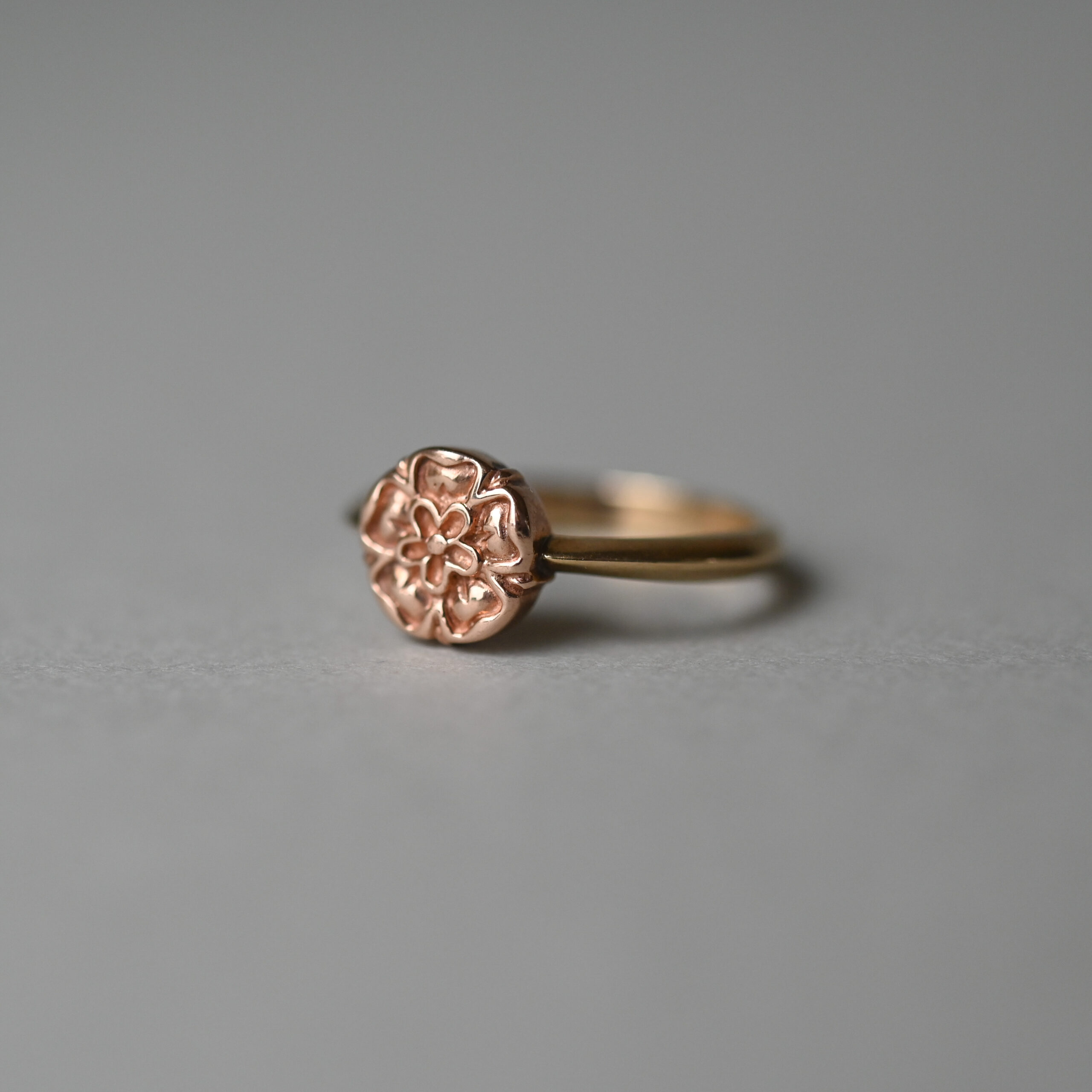 Cutie 9ct gold rose ring - Image 2