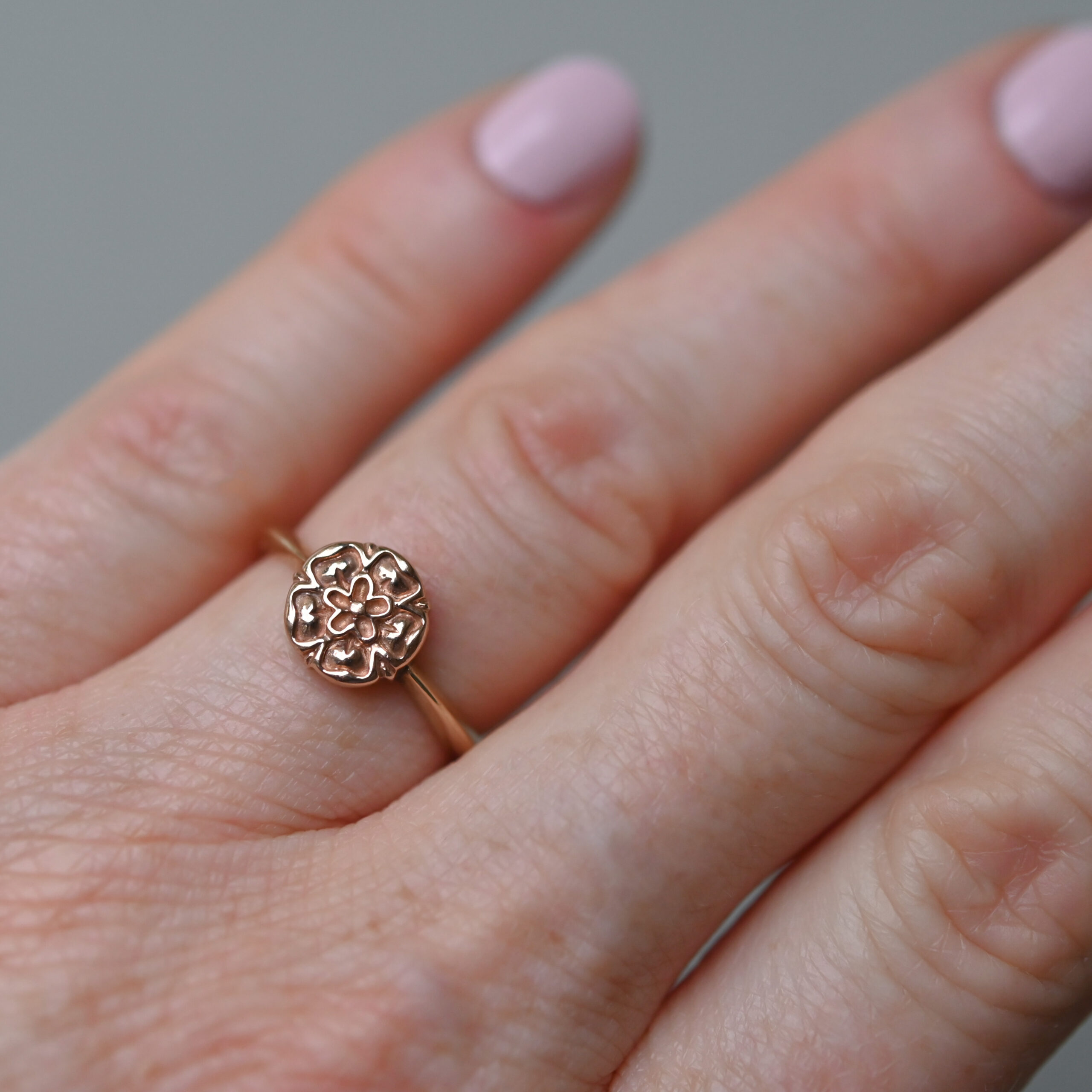 Cutie 9ct gold rose ring - Image 3