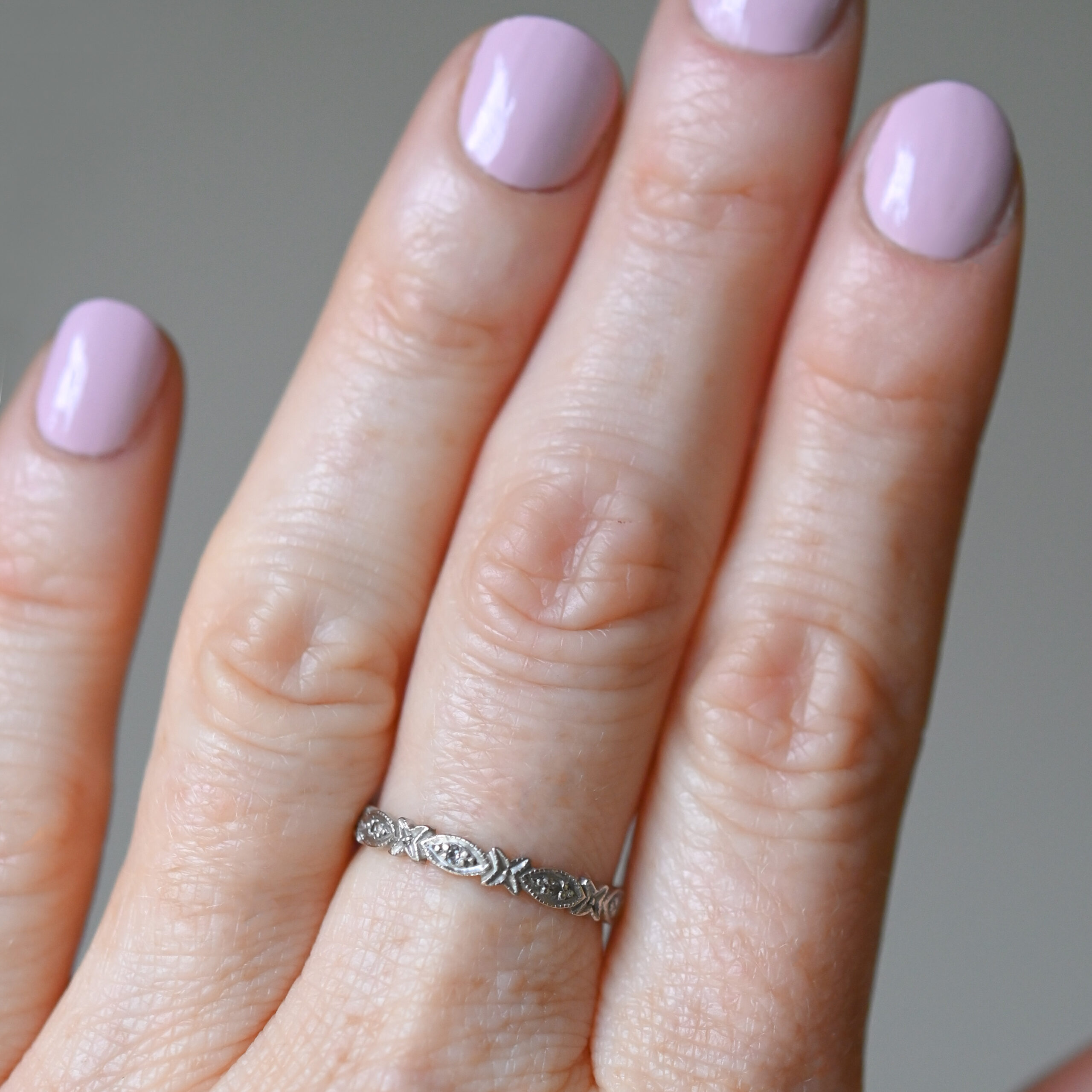 18ct white gold aesthetic stacking band ring - Image 2