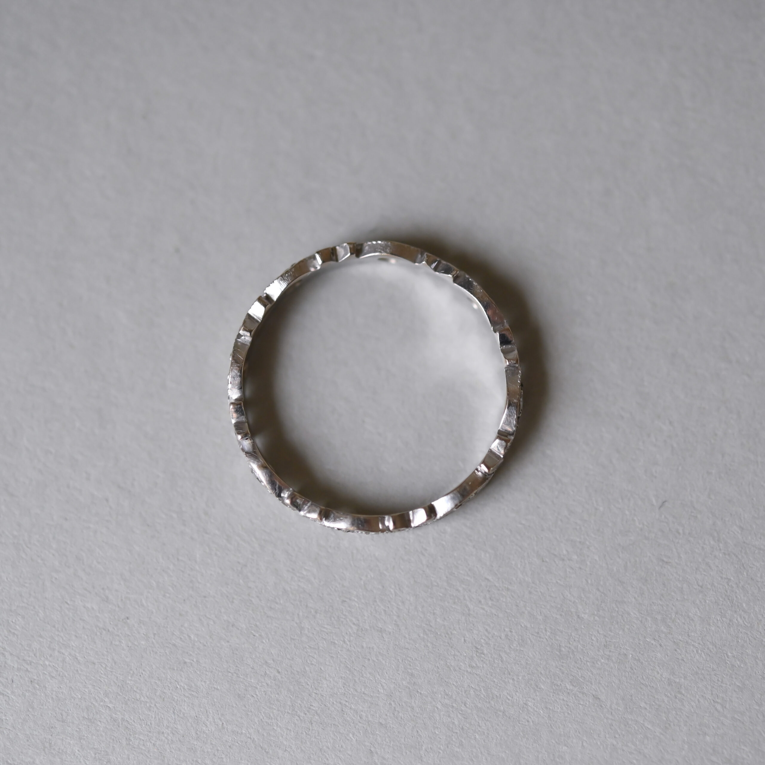 18ct white gold aesthetic stacking band ring - Image 3