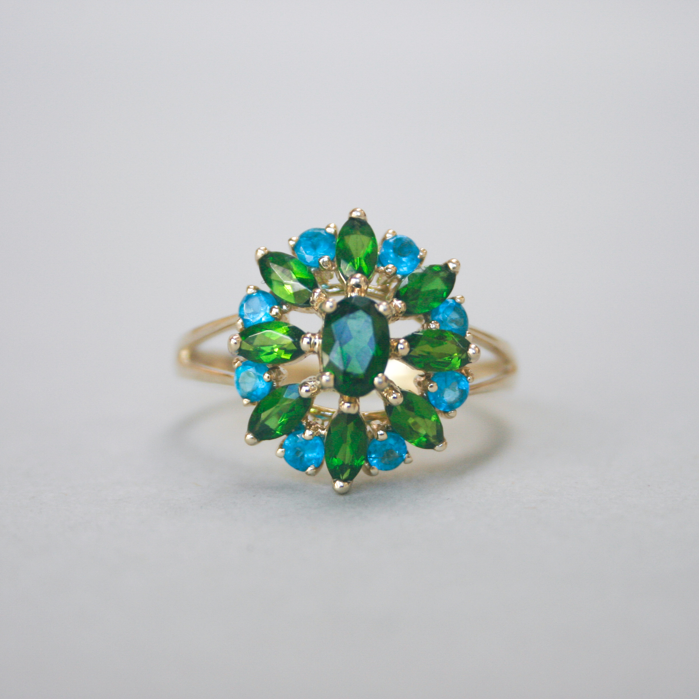 Contemporary 9ct gold chrome diopside and apatite cluster ring
