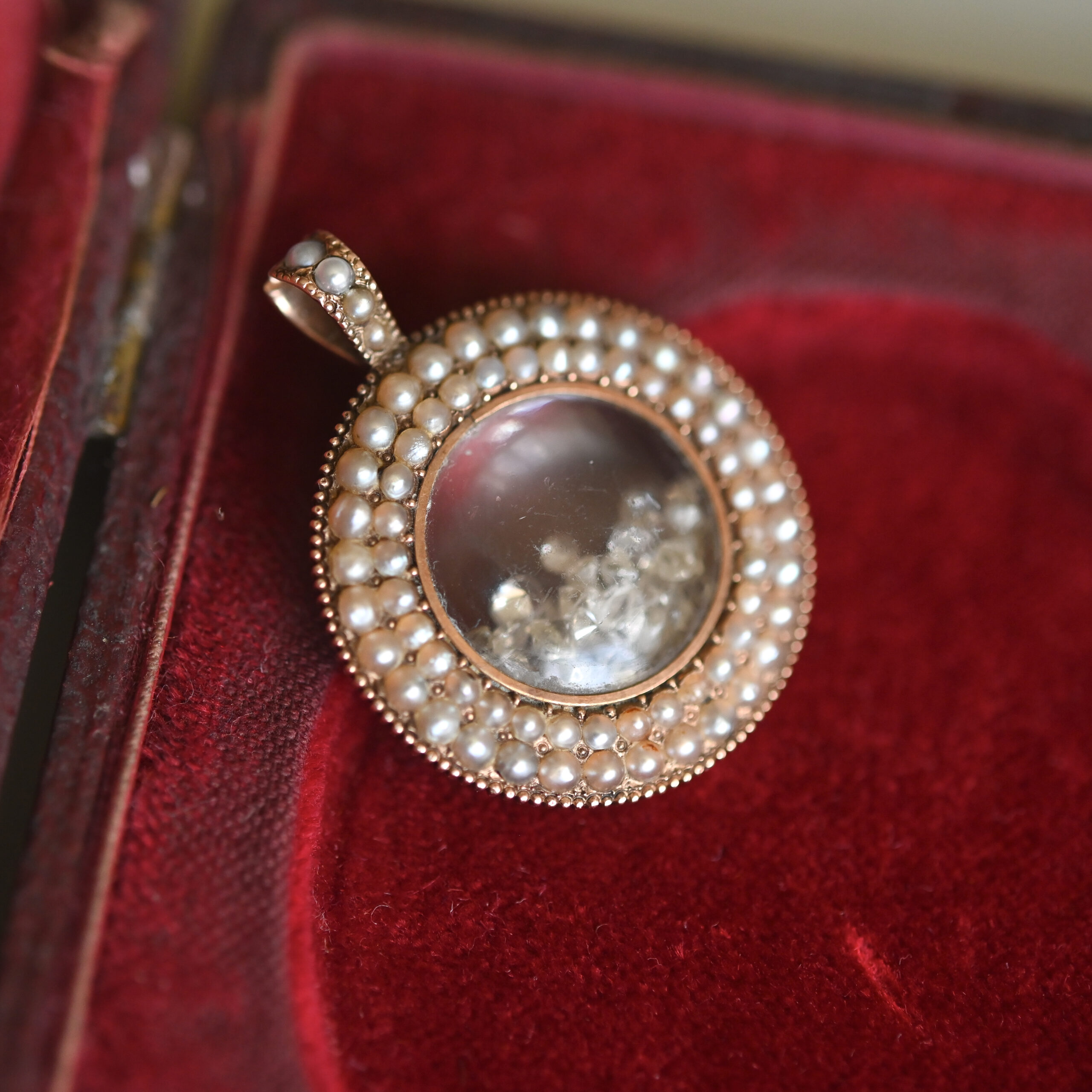 Georgian 9ct rose gold seed pearl glazed locket pendant c.1820s - Image 2