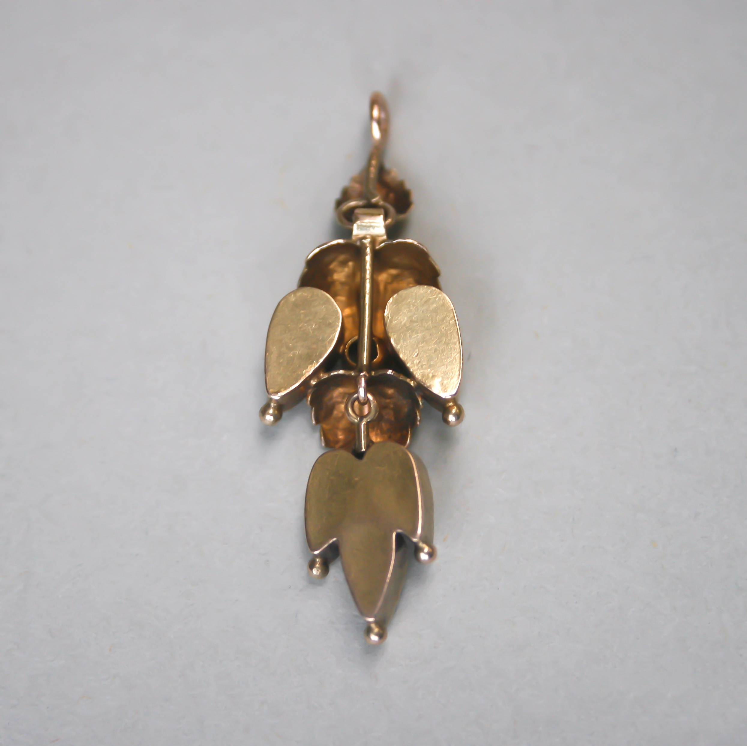 Antique Early Victorian 9ct gold garnet foliate drop pendant - Image 3