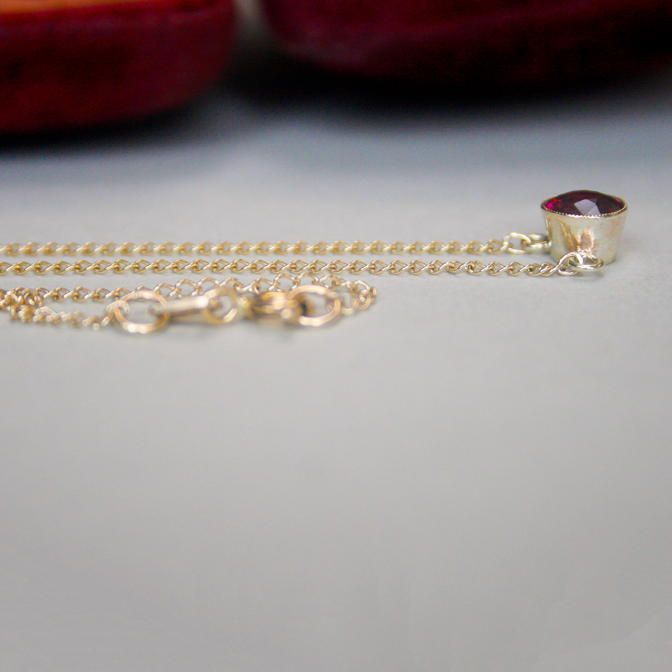 Cutie contemporary 9ct gold garnet conversion necklace - Image 4