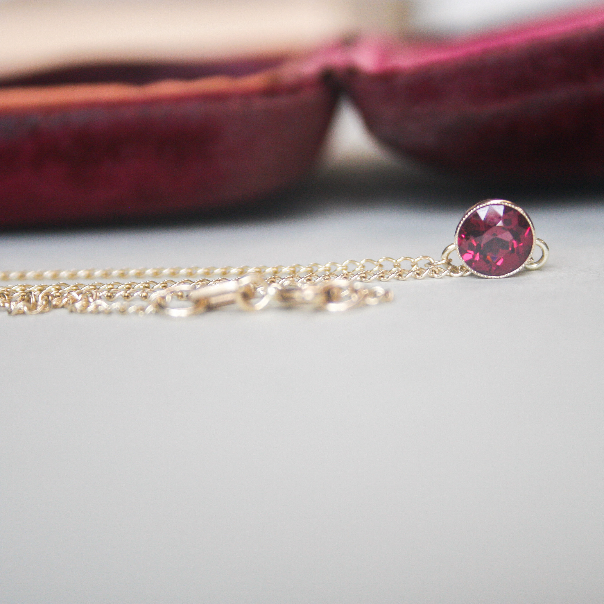 Cutie contemporary 9ct gold garnet conversion necklace - Image 3