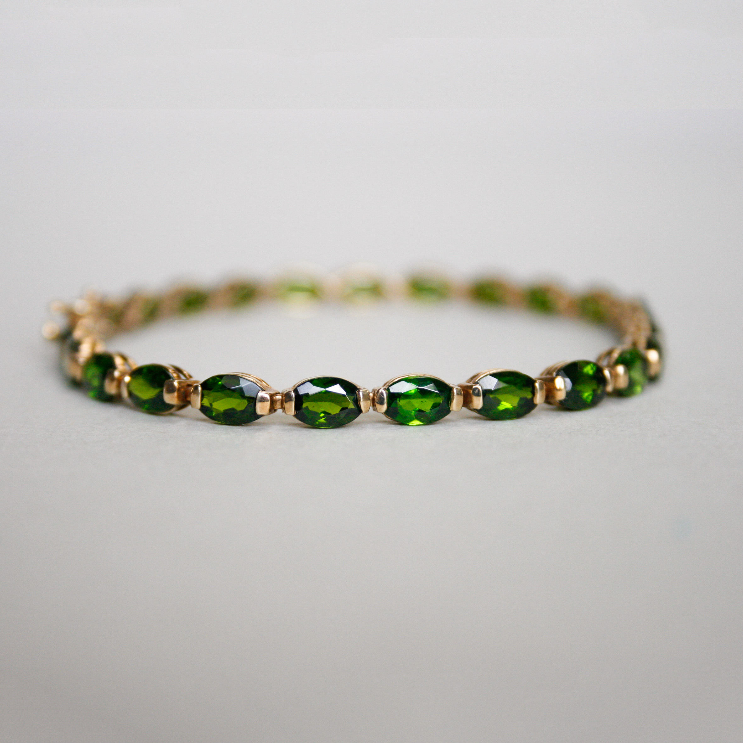 Contemporary 9ct gold chrome diopside tennis bracelet