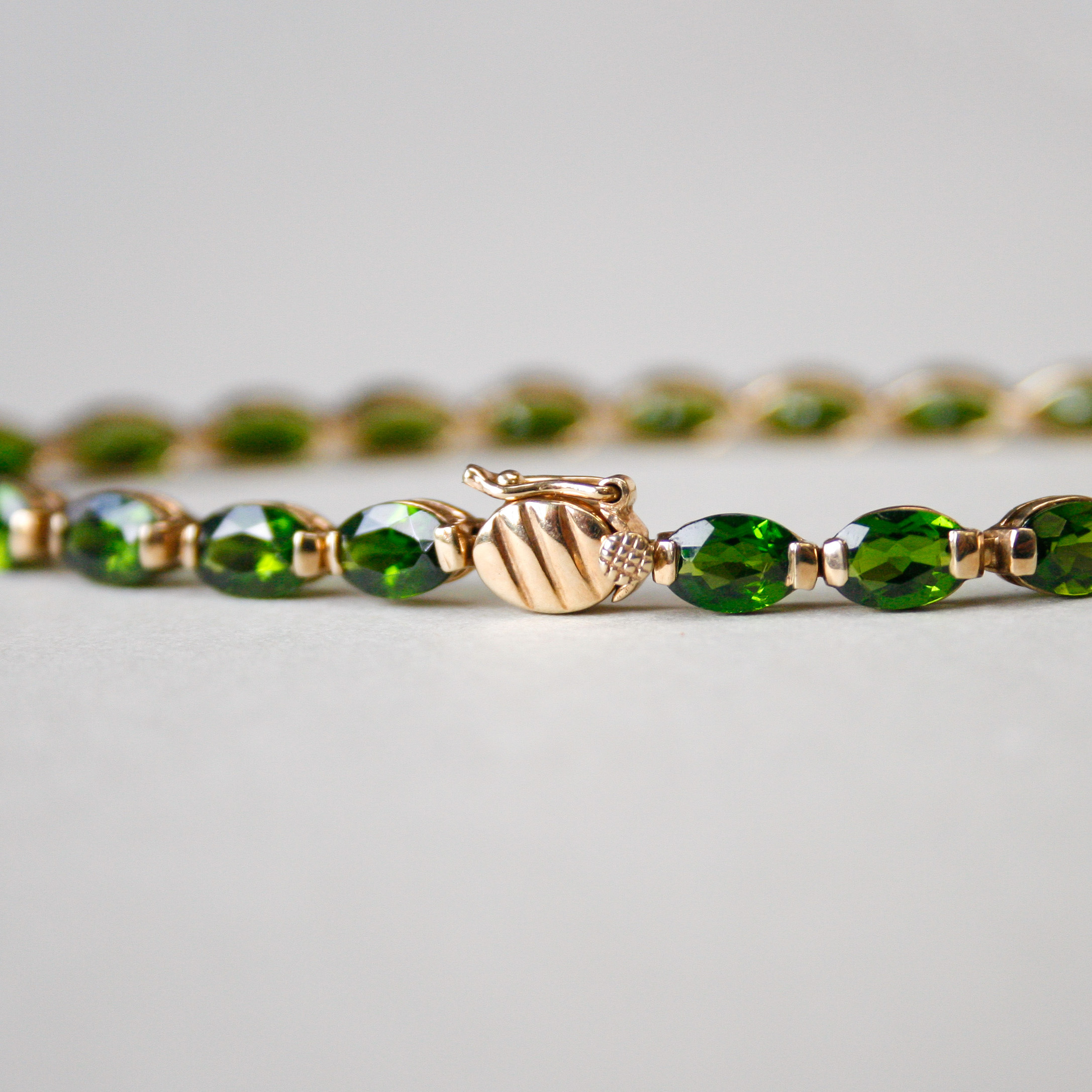 Contemporary 9ct gold chrome diopside tennis bracelet - Image 2