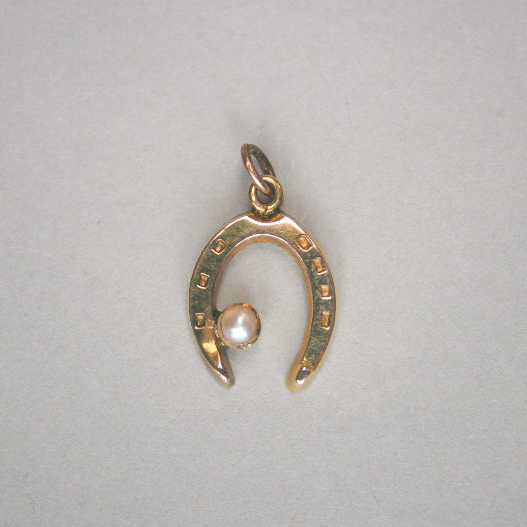 Cutie antique 9ct gold horseshoe and pearl good luck charm
