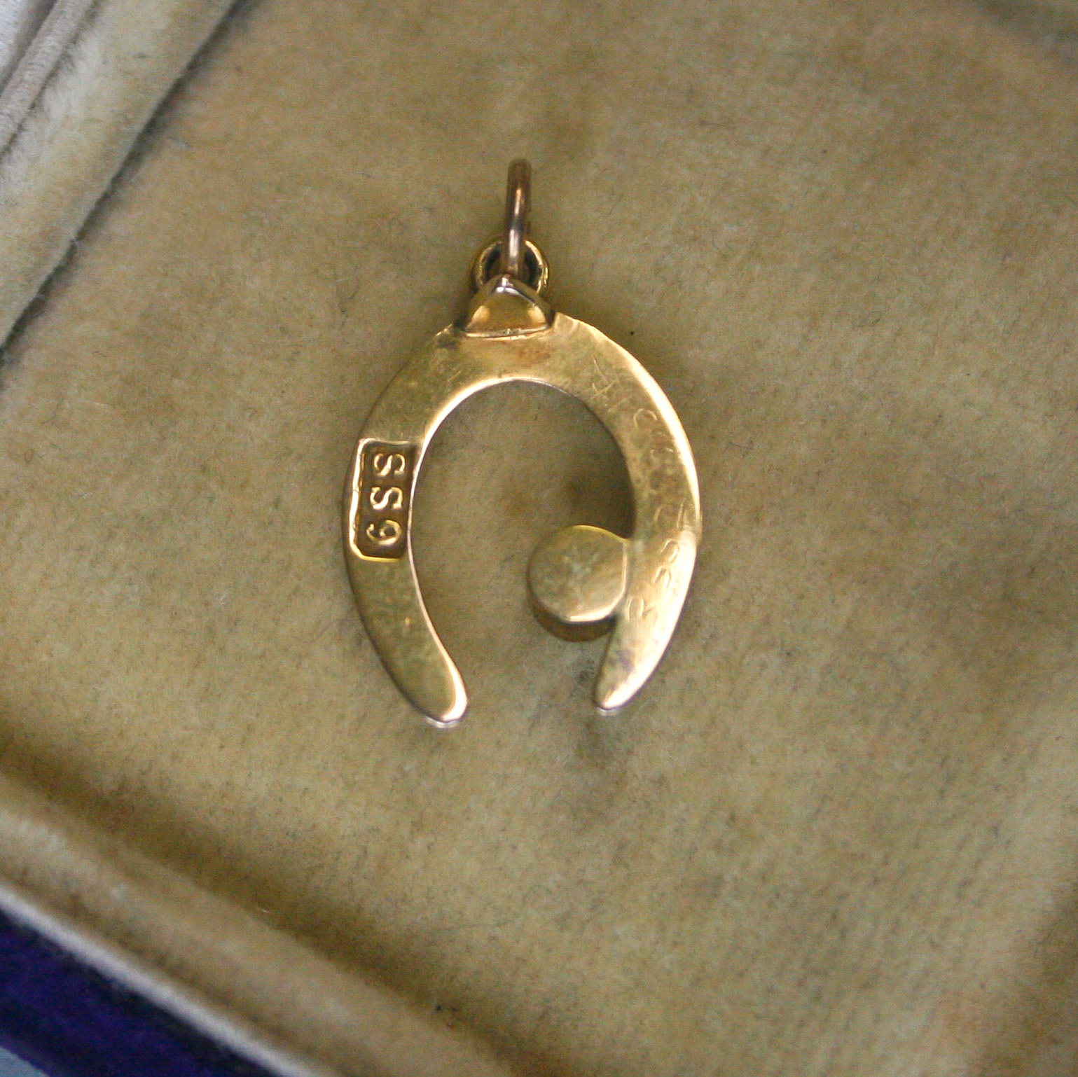 Cutie antique 9ct gold horseshoe and pearl good luck charm - Image 3