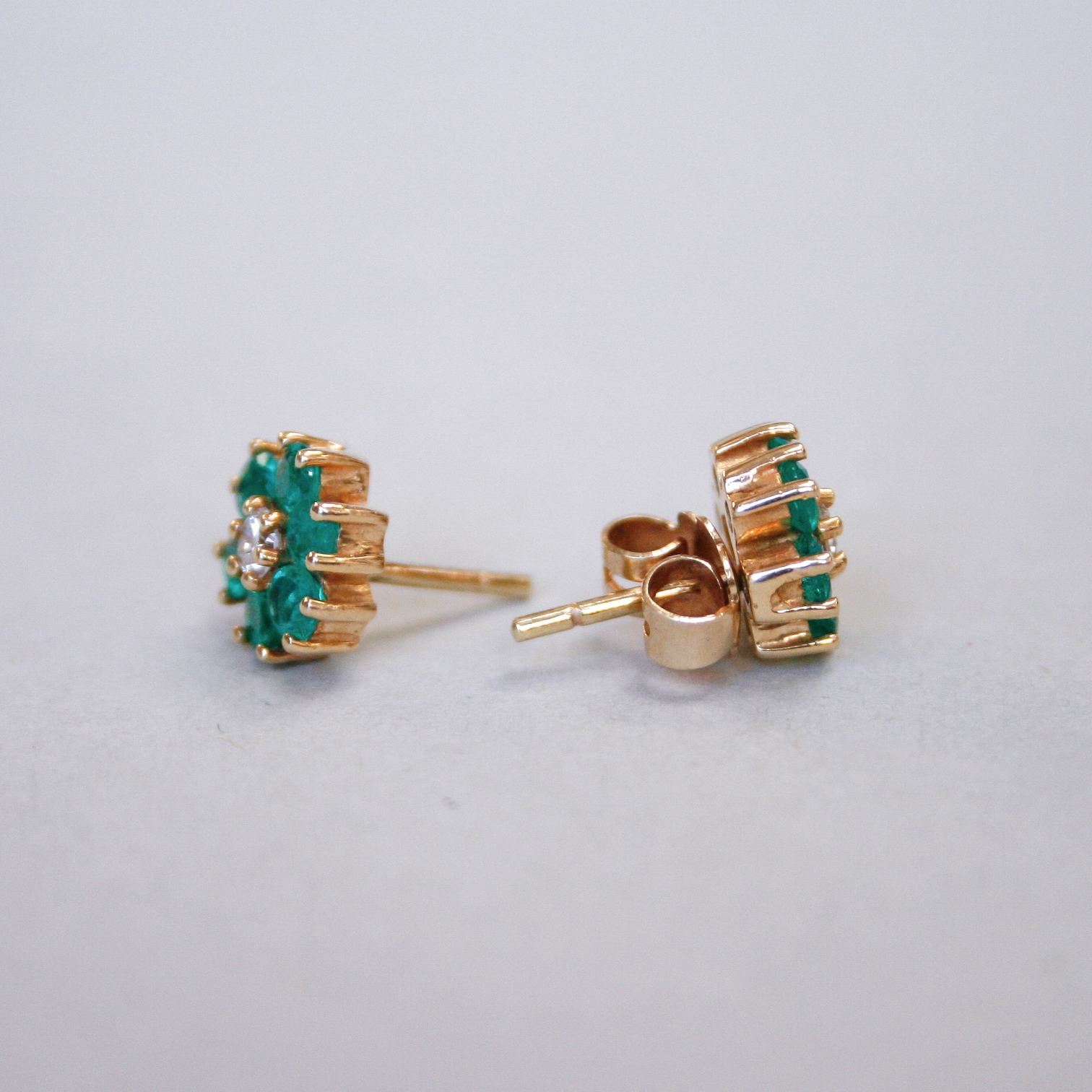 Classic pair of 14ct gold emerald and diamond cluster earrings - Image 3