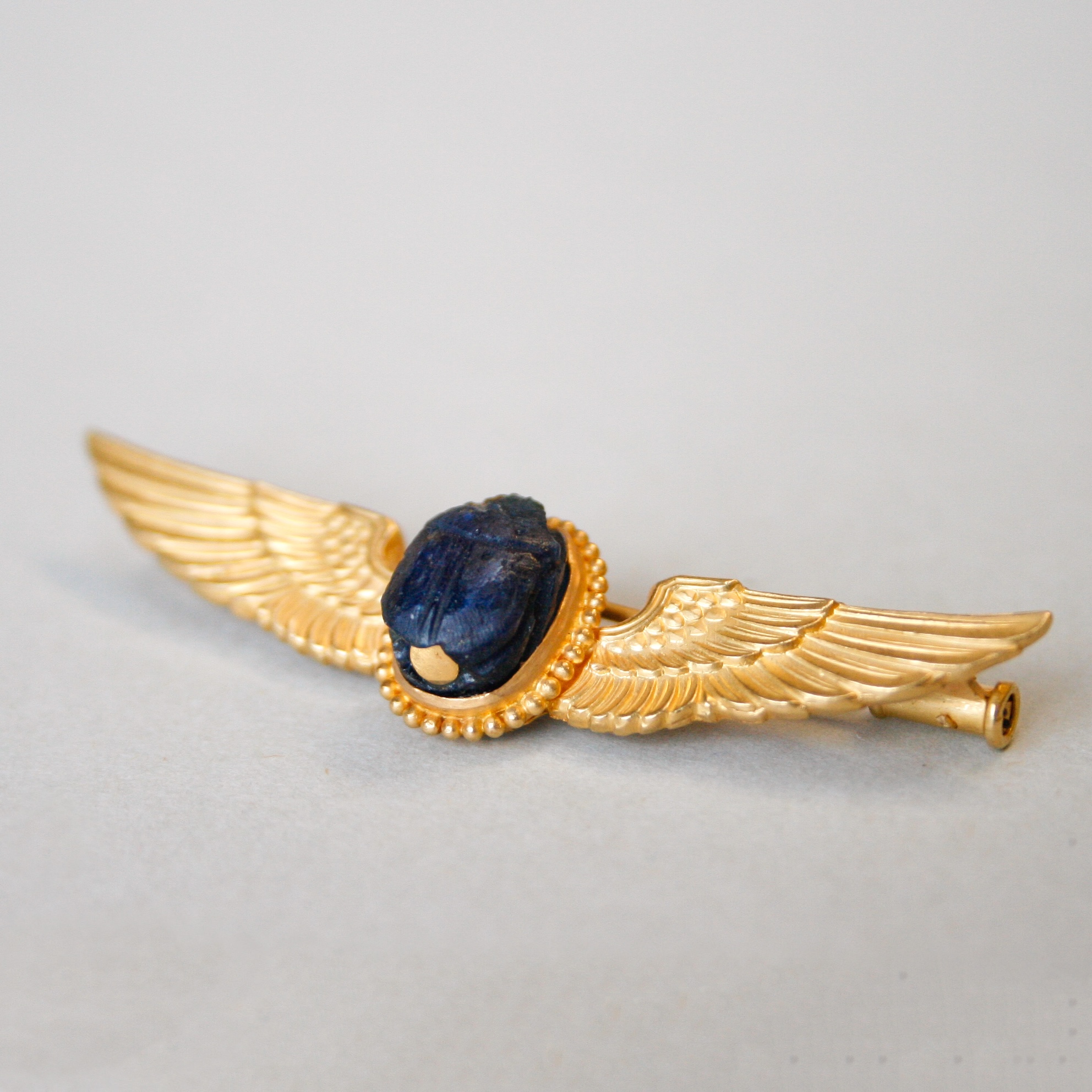Egyptian Revival 22ct gold hardstone scarab beetle brooch - Image 4