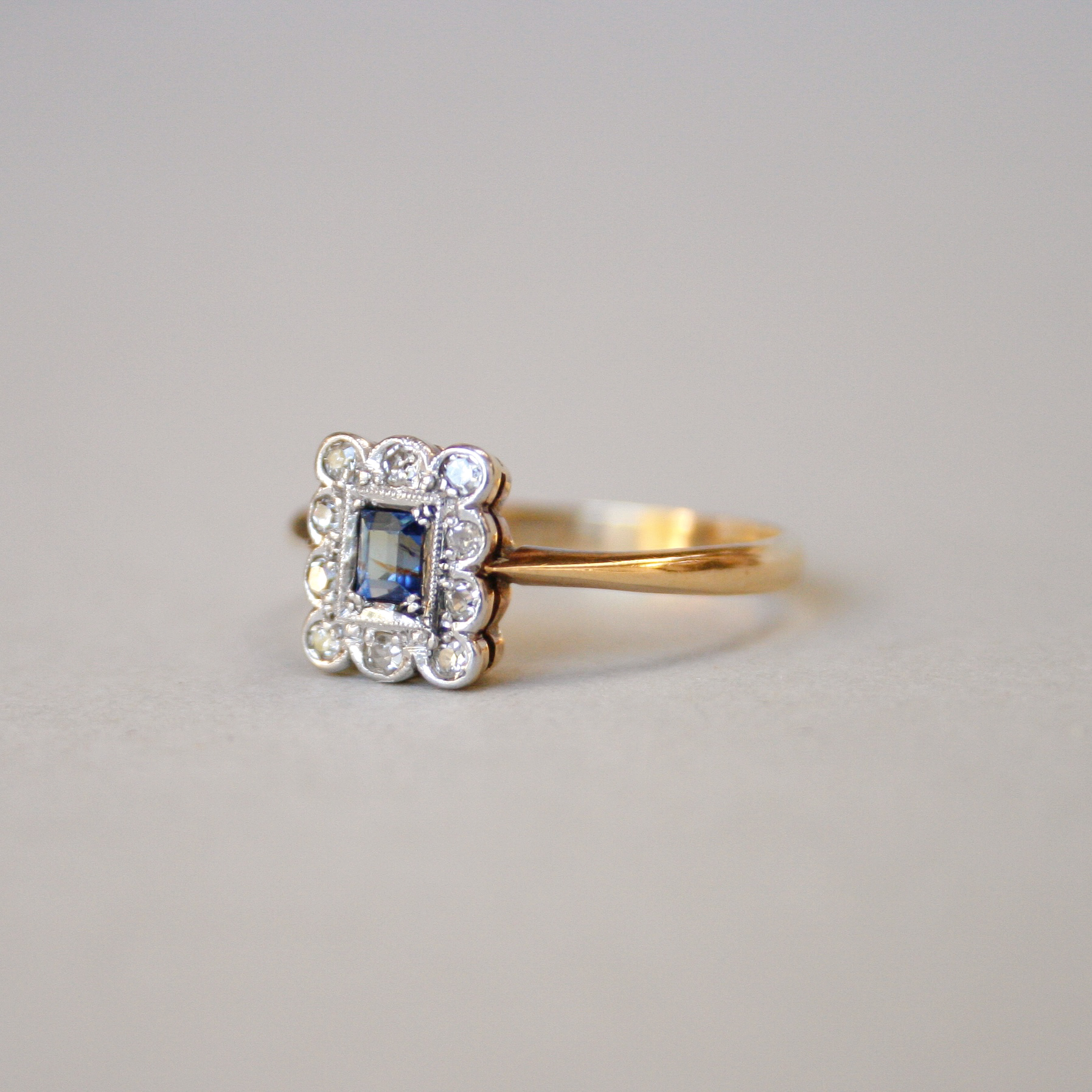 Art Deco 18ct gold platinum sapphire mini diamond cluster ring - Image 2