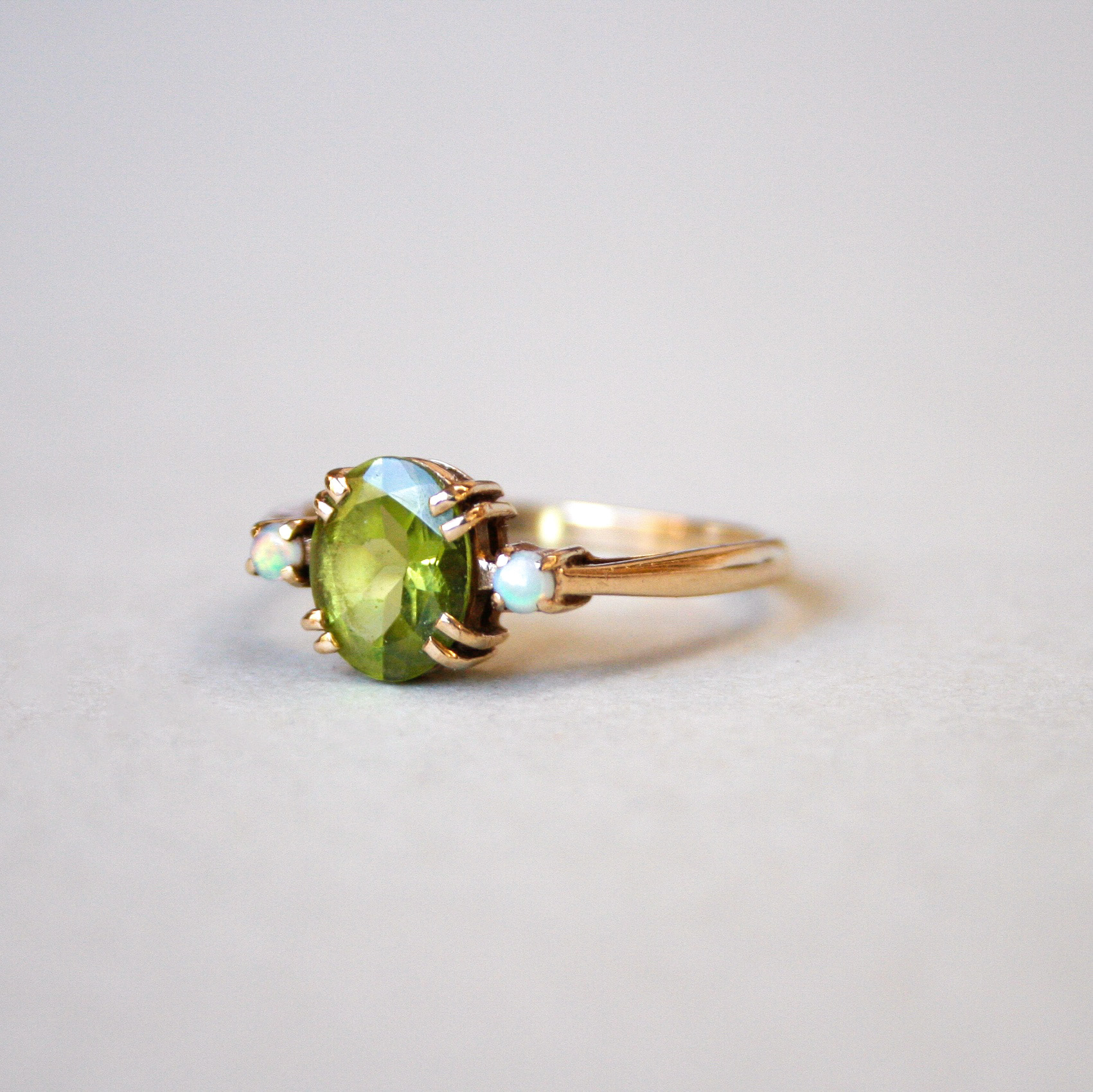 Contemporary 9ct gold peridot and opal ring - Image 2
