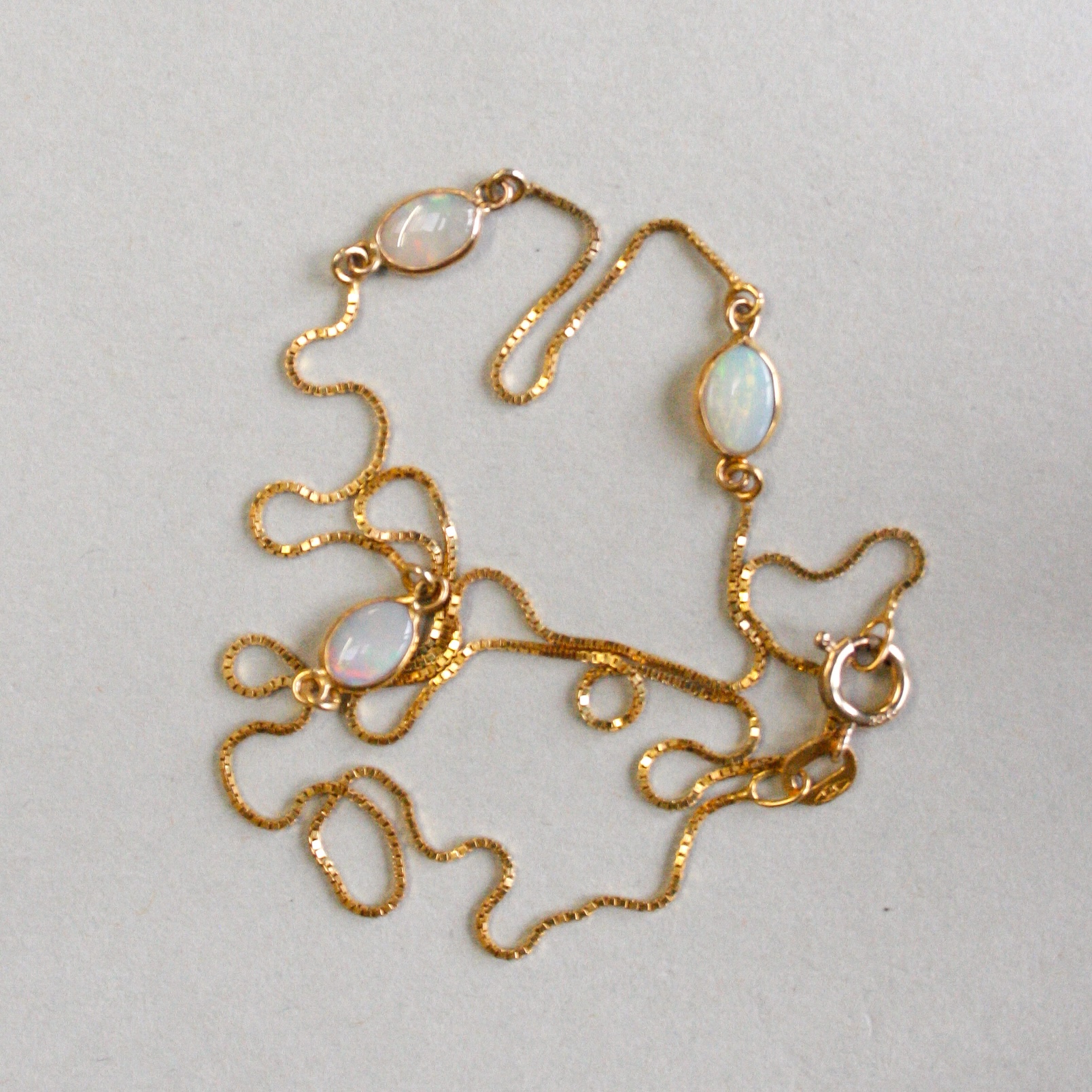 Dainty 9ct opal spectacle set station necklace - Image 4