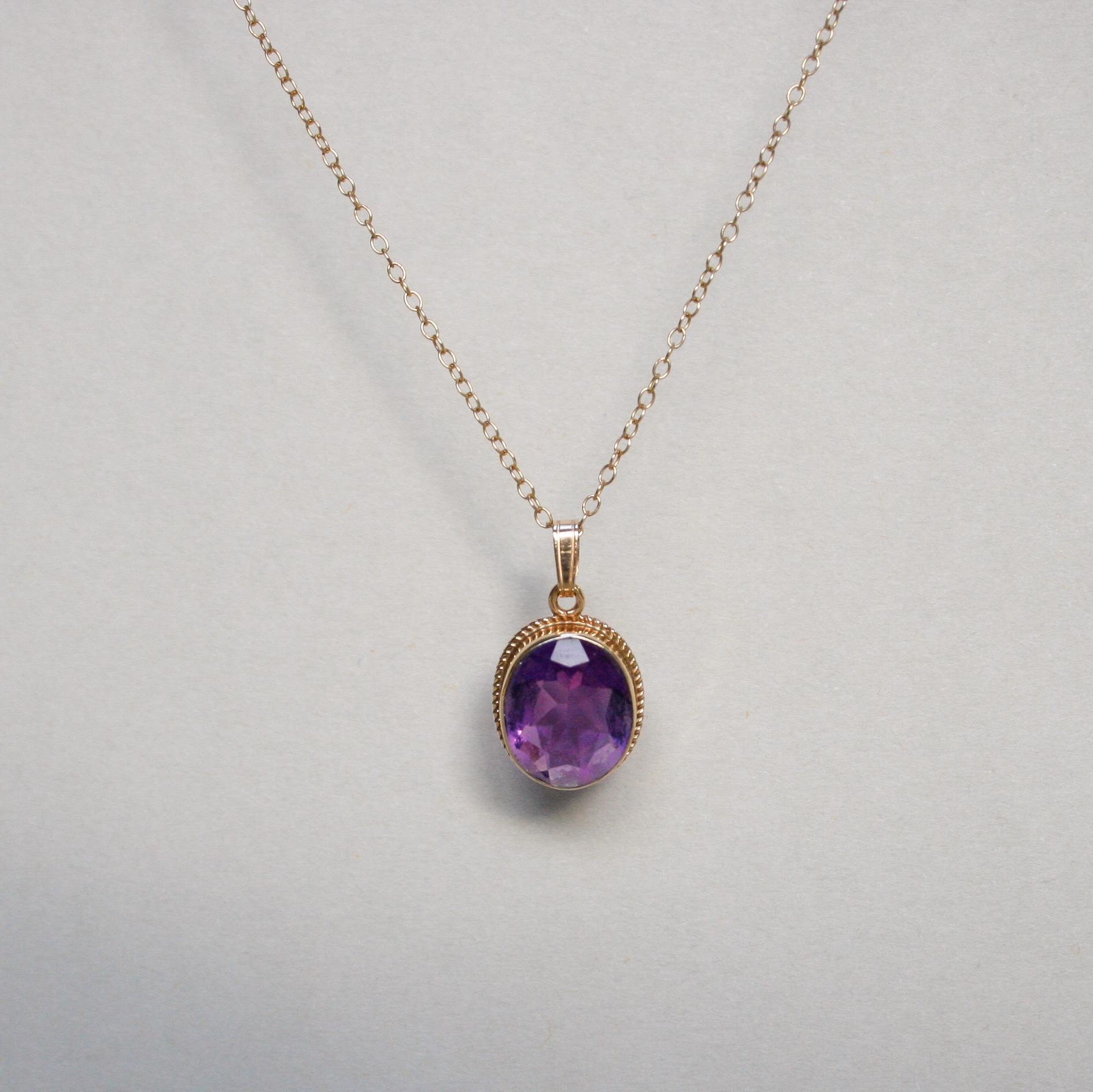Victorian design 9ct gold amethyst pendant - Image 4