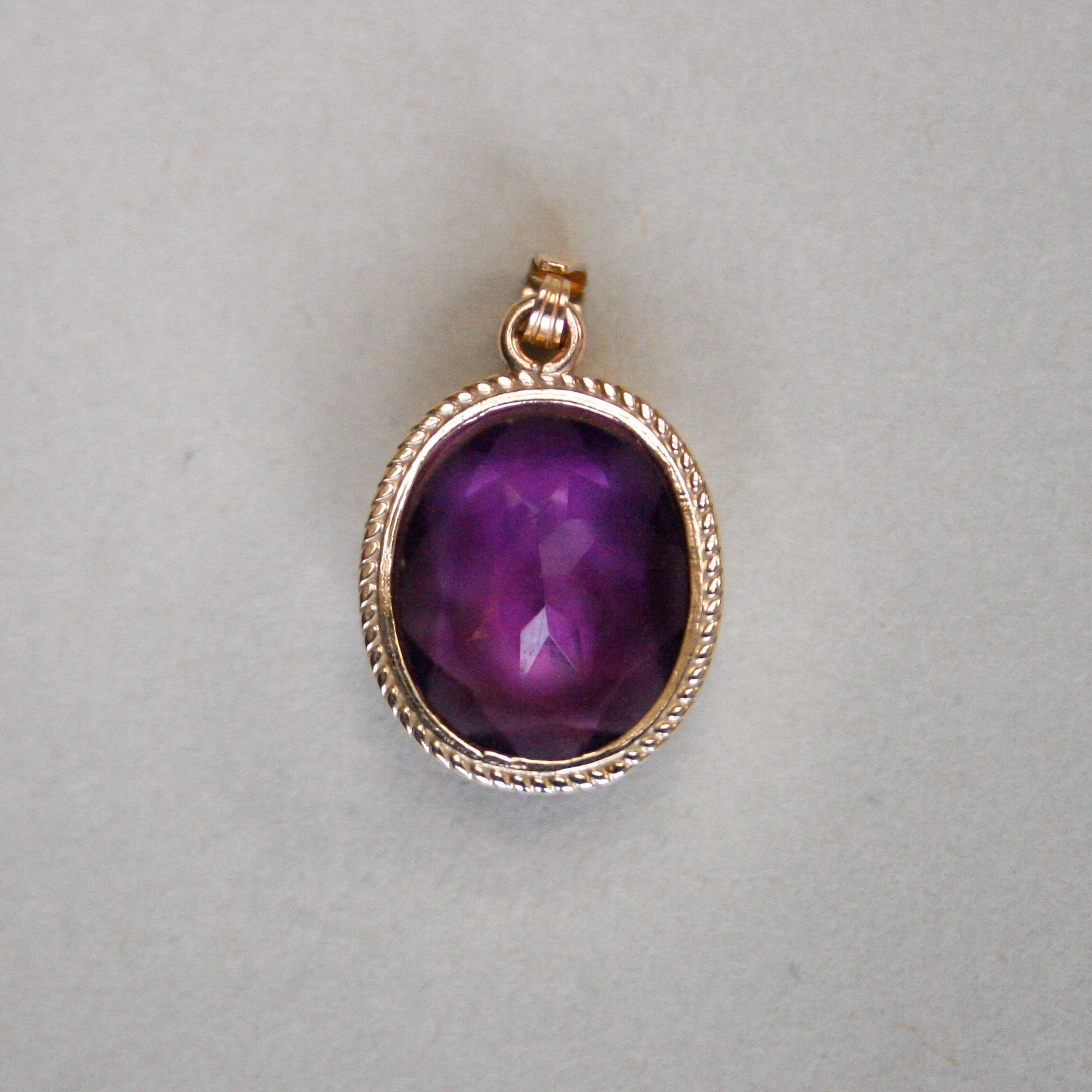 Victorian design 9ct gold amethyst pendant - Image 3