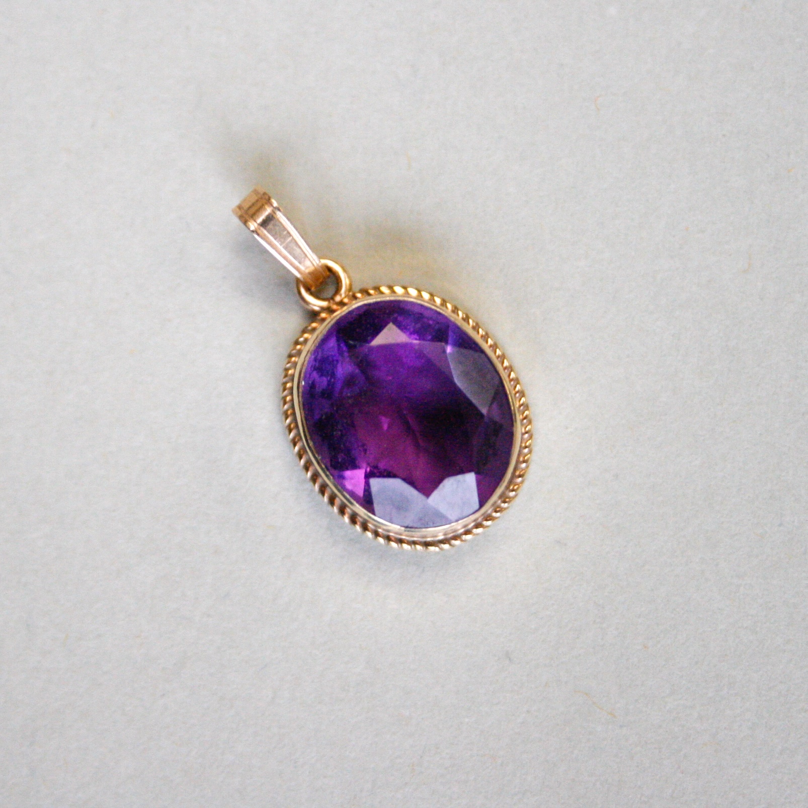 Victorian design 9ct gold amethyst pendant - Image 2