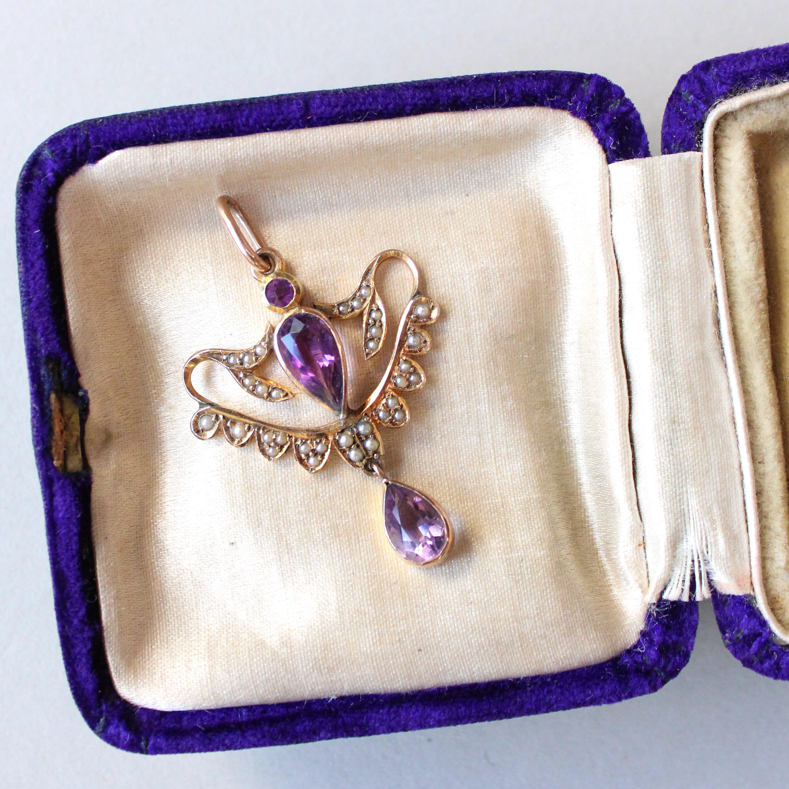 Antique Edwardian 9ct gold amethyst and pearl lavalier pendant, c.1910 - Image 2