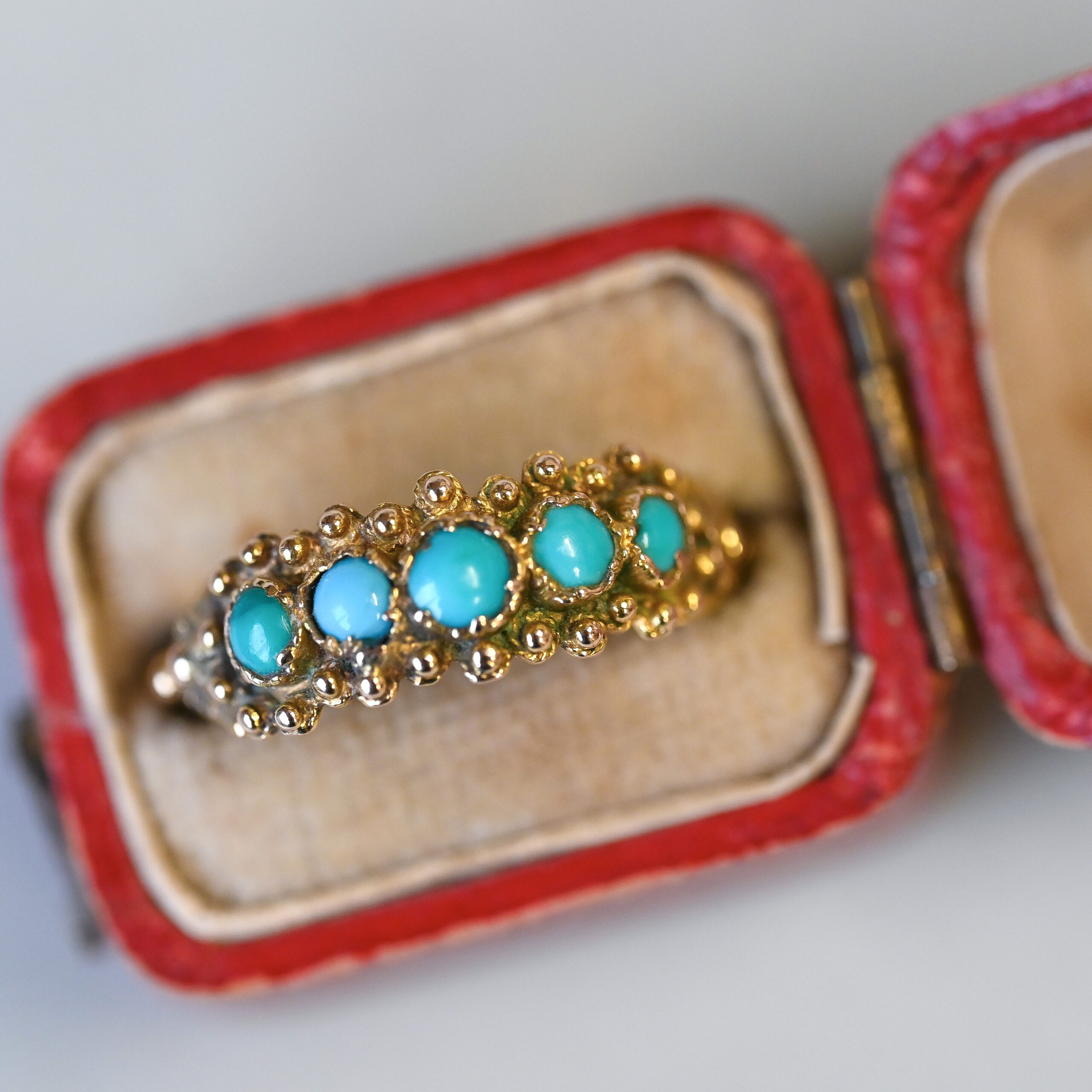 Antique Victorian 15ct gold turquoise bead detail band ring - Image 2