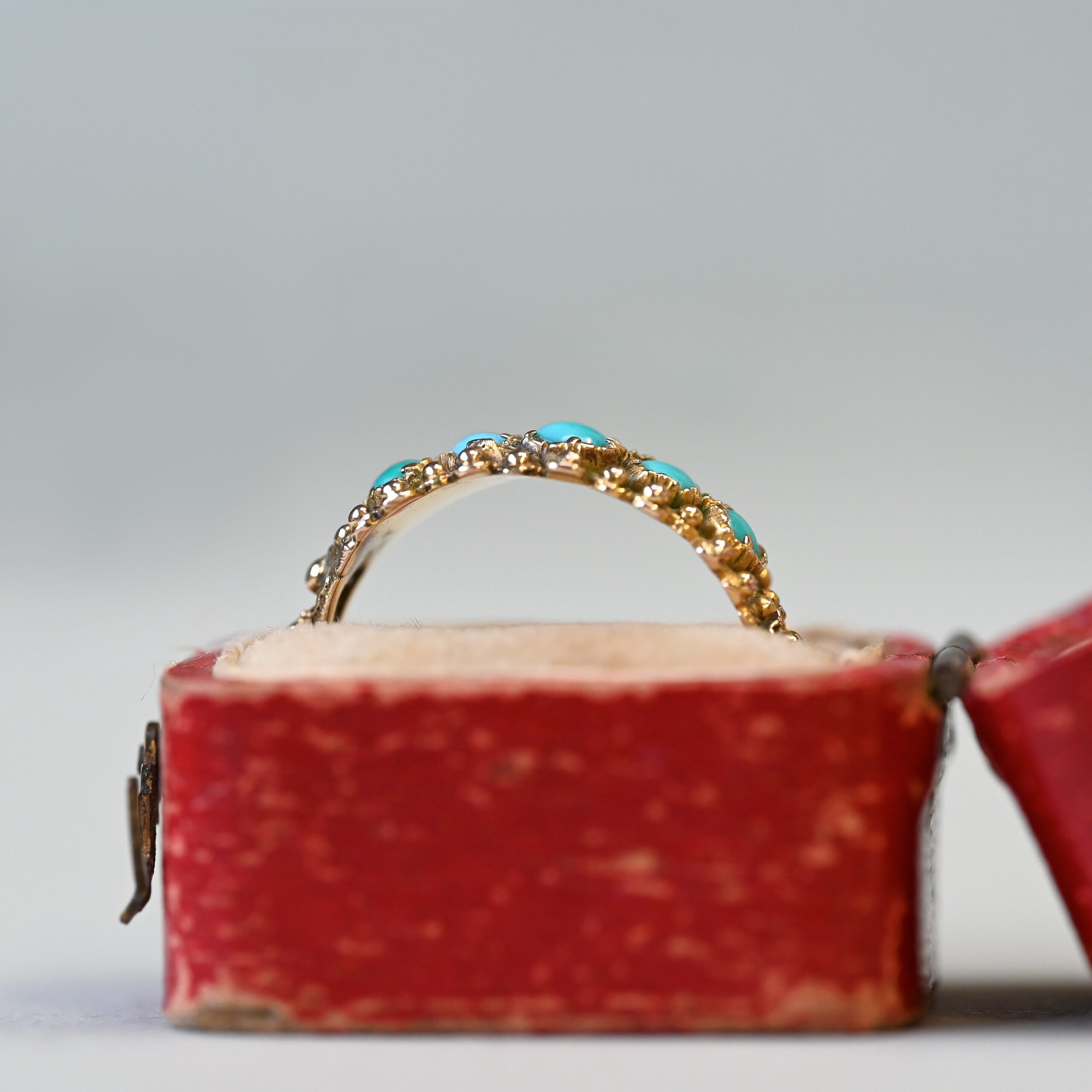Antique Victorian 15ct gold turquoise bead detail band ring - Image 4
