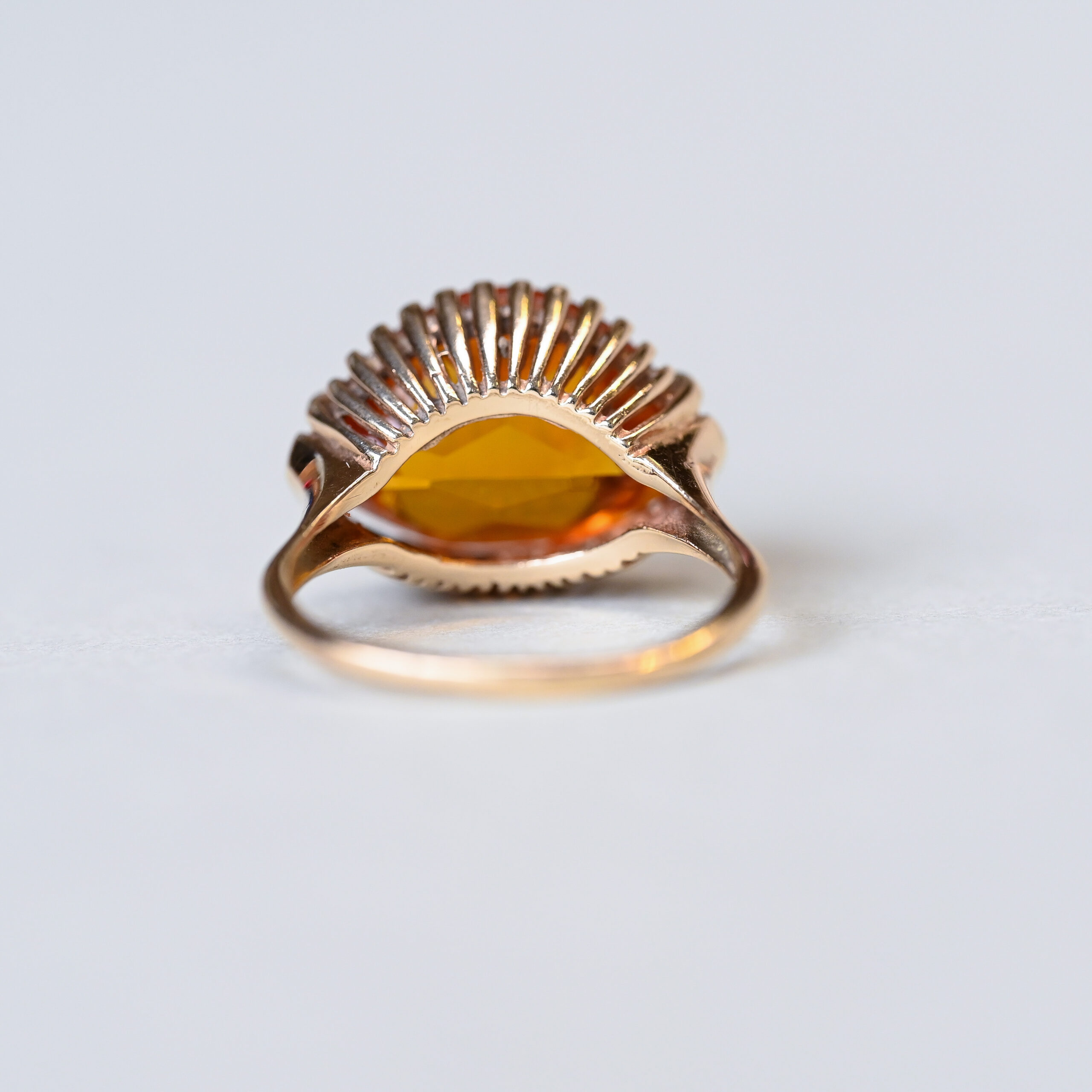 Aesthetic 9ct gold synthetic yellow sapphire ring - Image 3