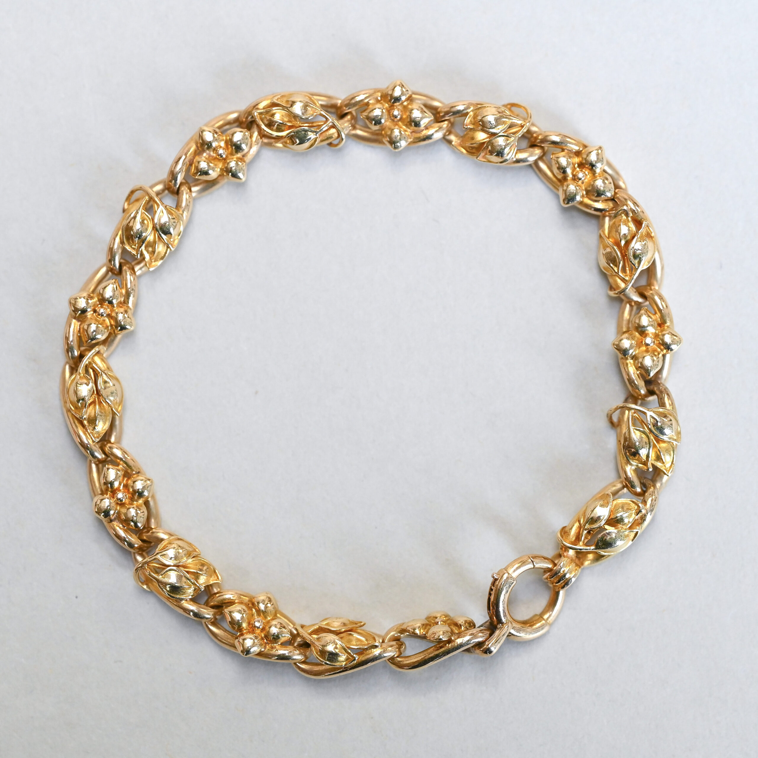 Antique 14ct gold embossed leaf jugendstil bracelet with bolt clasp, c.1925