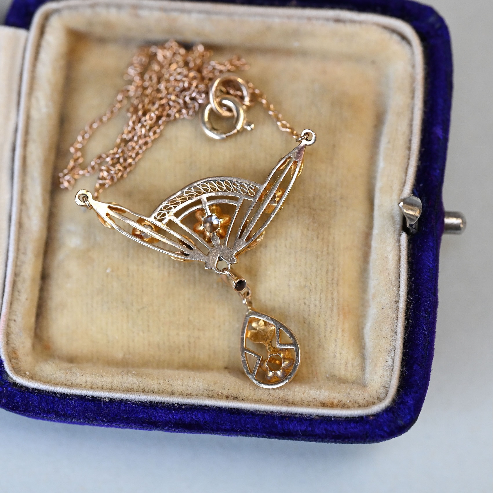 Antique Edwardian 9ct yellow and green gold old cut diamond floral necklace - Image 3